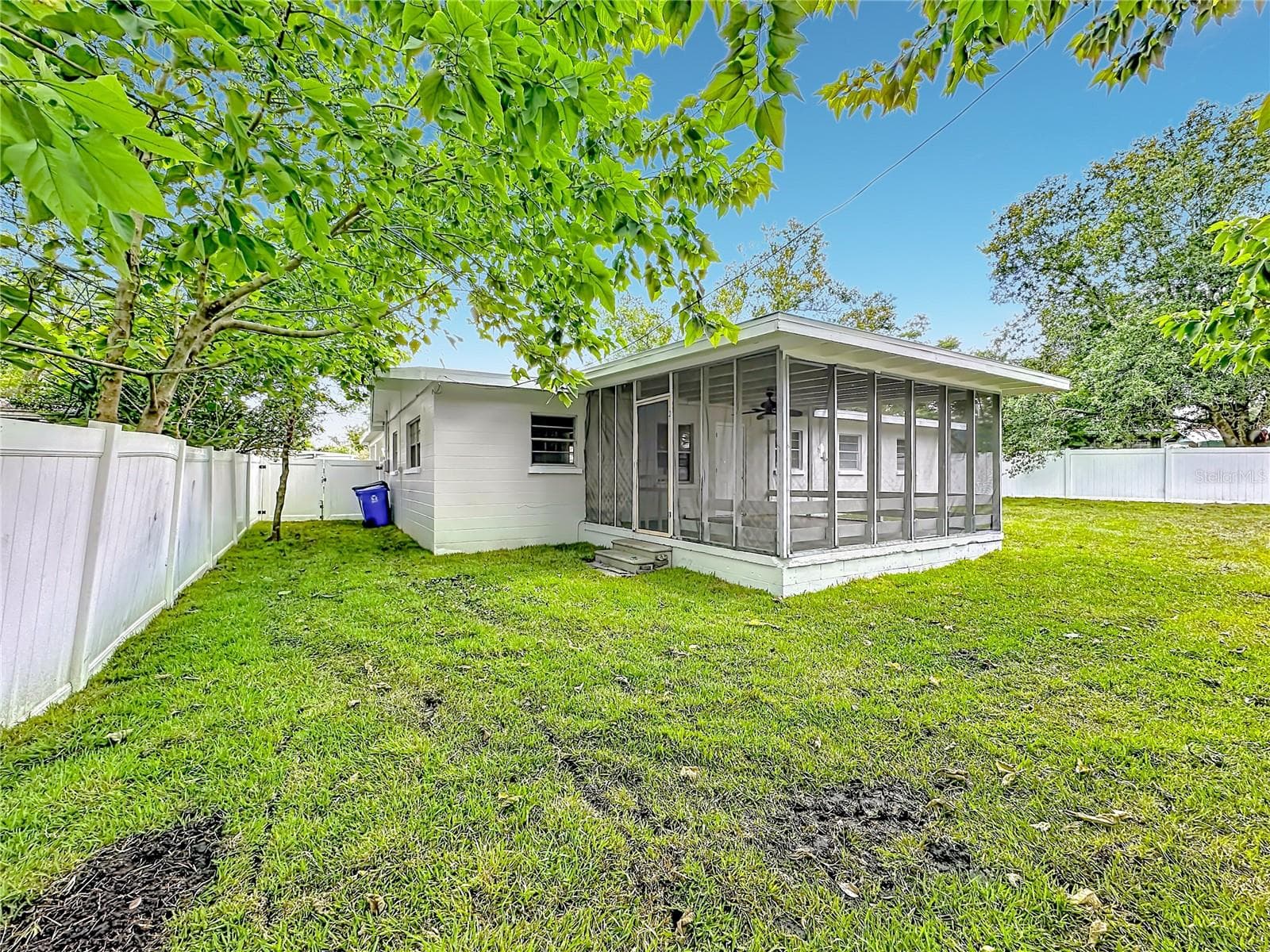 Single Family Residence at 304 SUNNYHILL LN, LAKELAND, photo 4 of 22