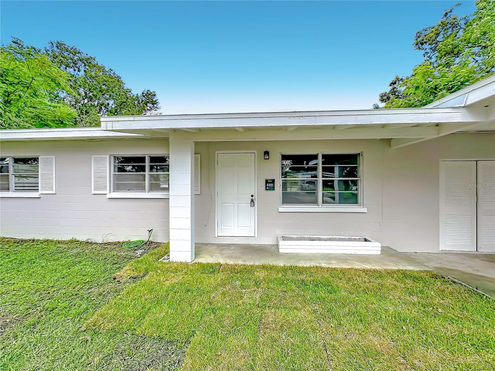 Single Family Residence at 304 SUNNYHILL LN, LAKELAND, photo 5 of 22