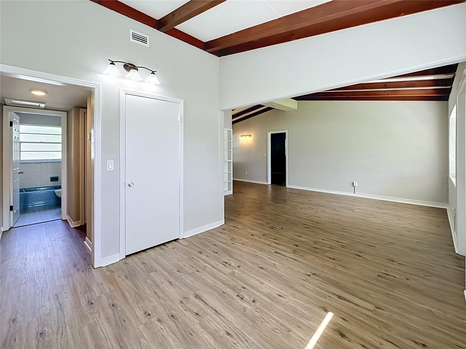 Single Family Residence at 304 SUNNYHILL LN, LAKELAND, photo 8 of 22