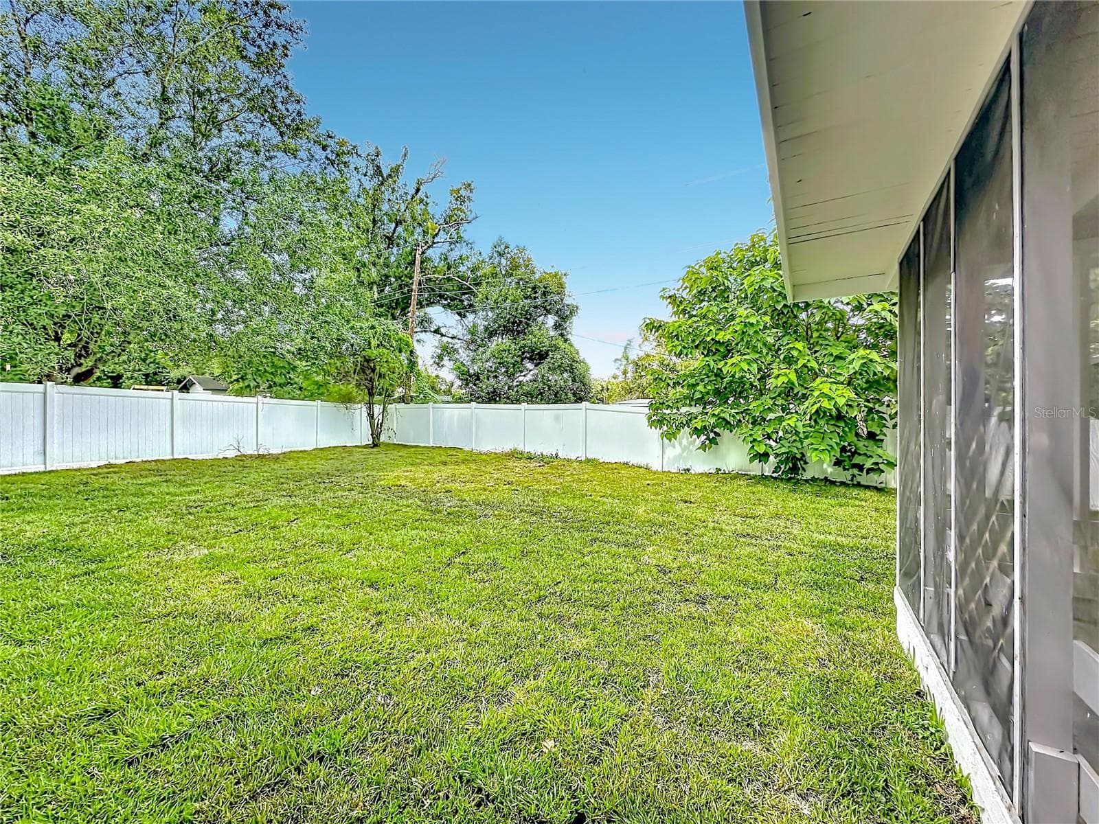 Backyard - 304 SUNNYHILL LN, LAKELAND