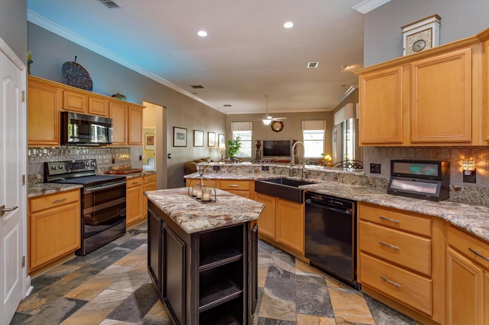 Spacious kitchen with custom made island - 536 AVON GLADE PL, SANFORD