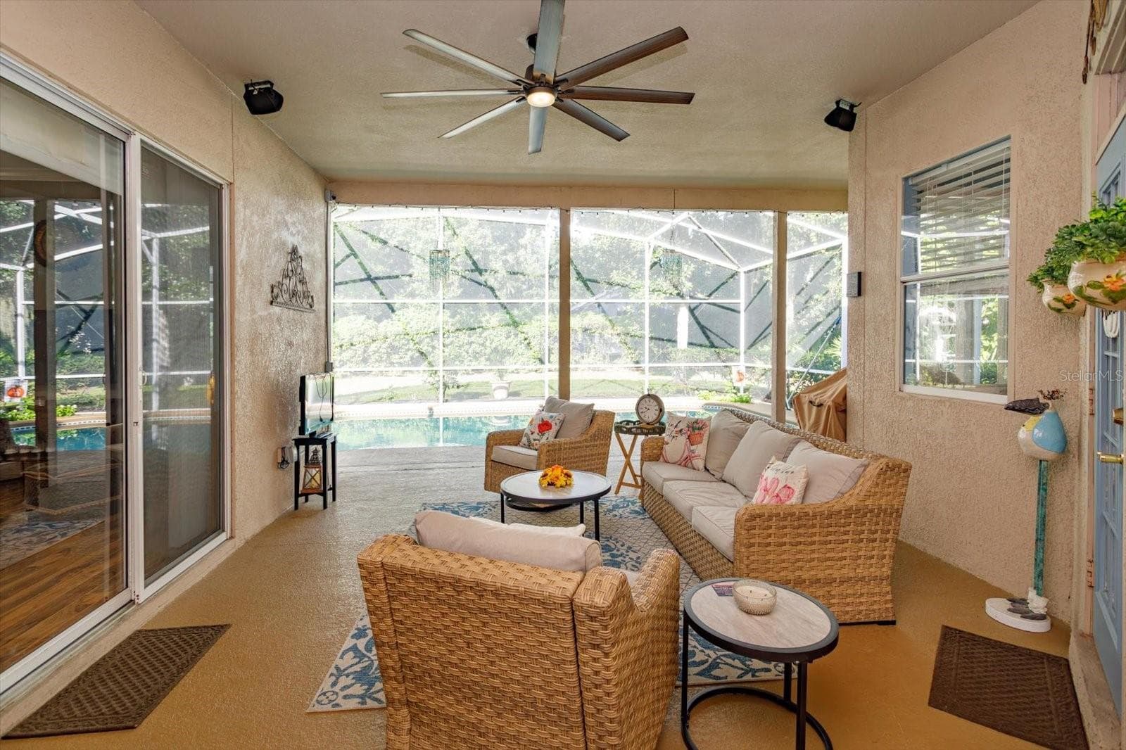 spacious lanai for relaxing poolside - 536 AVON GLADE PL, SANFORD