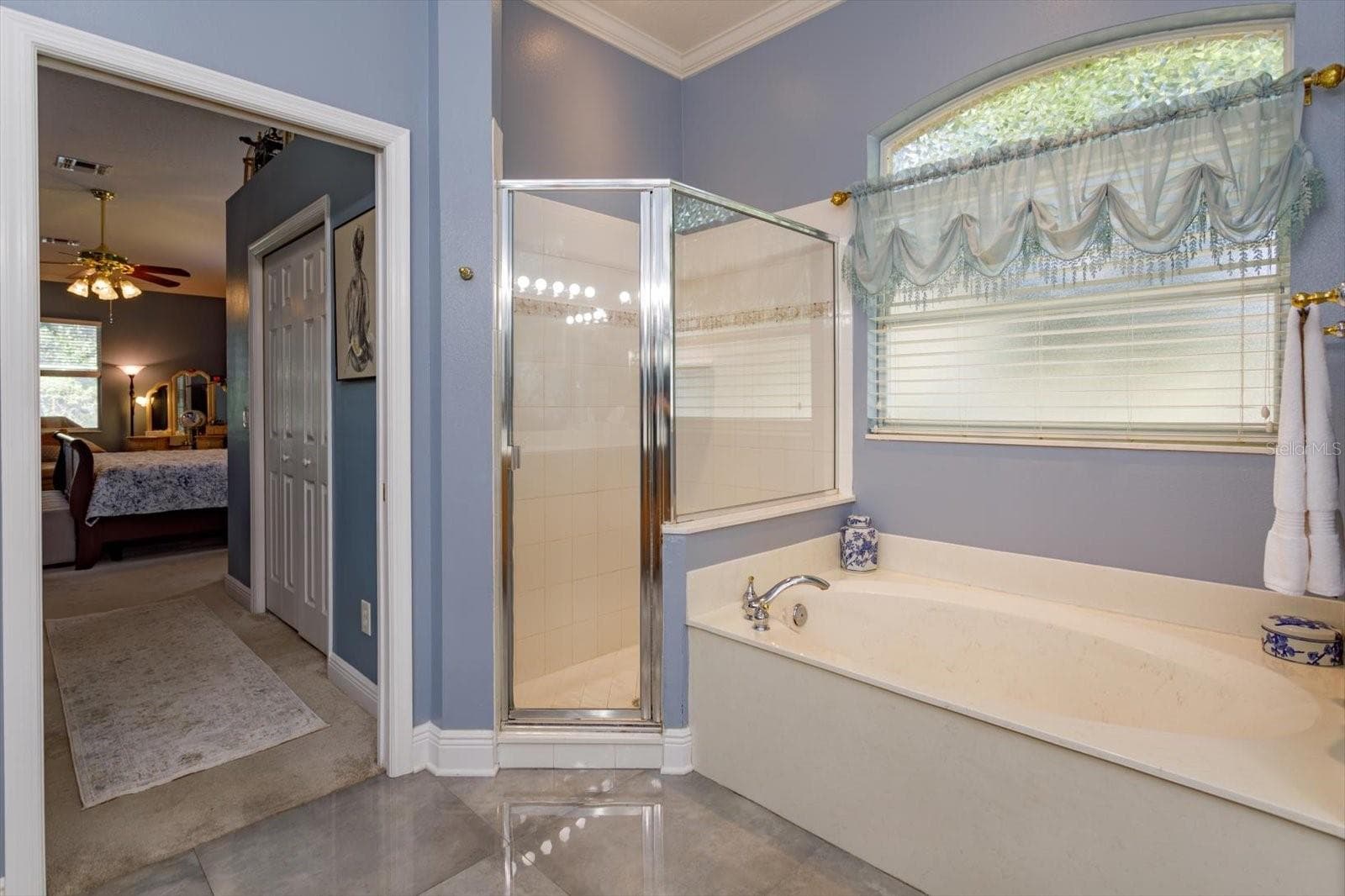 Primary bath soaking tub and spacious shower - 536 AVON GLADE PL, SANFORD