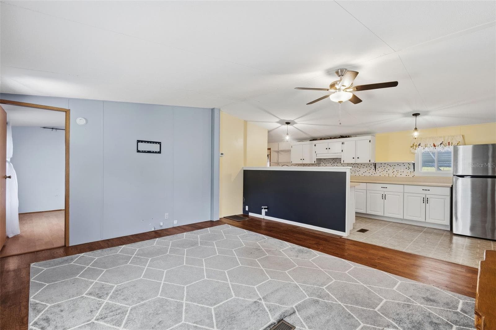 Manufactured Home at 13250 NE 16TH AVE, TRENTON, photo 6 of 43