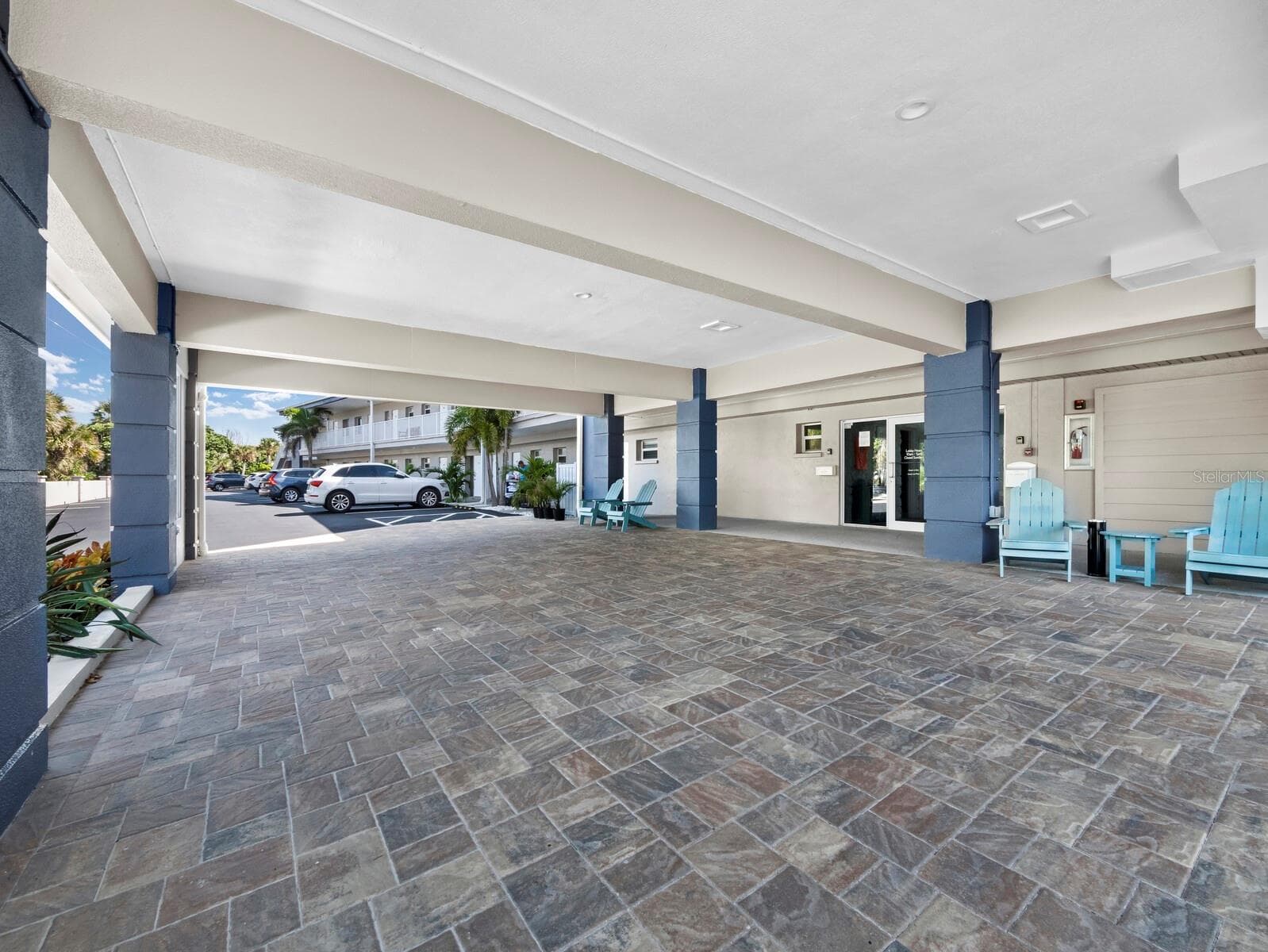 Covered entry to management office - 3453 GULF OF MEXICO DR #242, LONGBOAT KEY