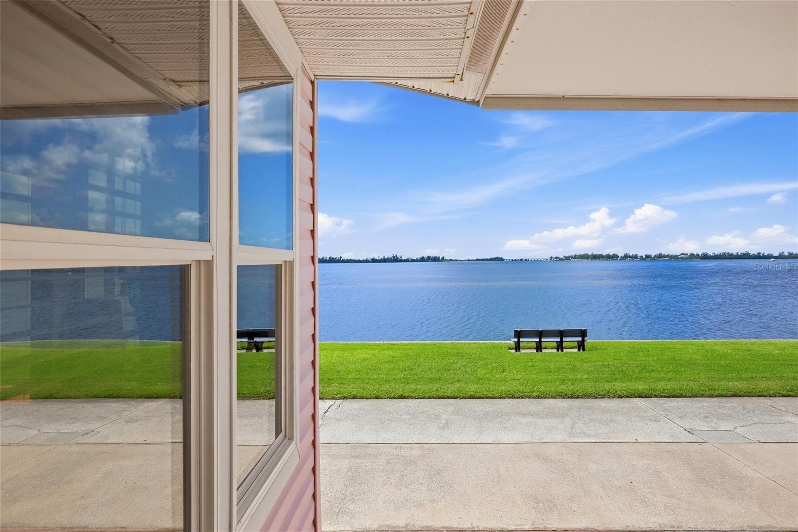 Manufactured Home at 34 BAYVIEW DR, BRADENTON, photo 3 of 68