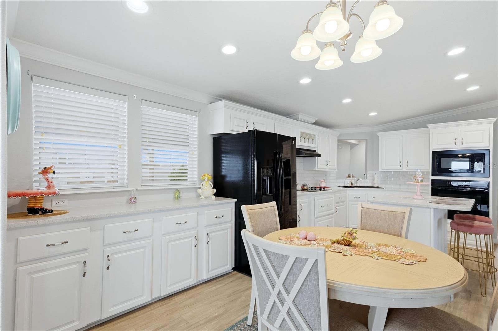 Manufactured Home at 34 BAYVIEW DR, BRADENTON, photo 18 of 68