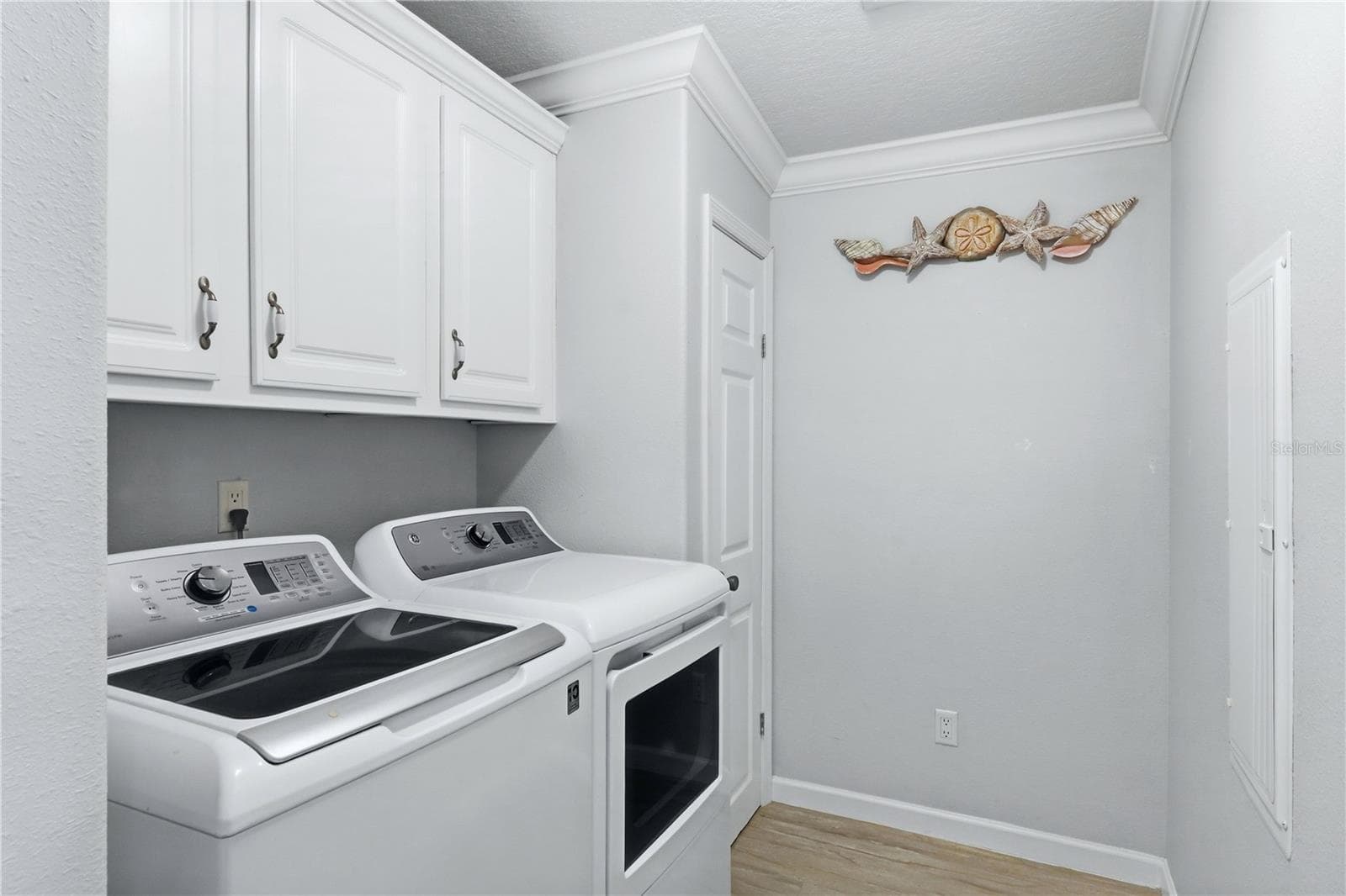 Inside Laundry Room w cabinets & storage - 34 BAYVIEW DR, BRADENTON