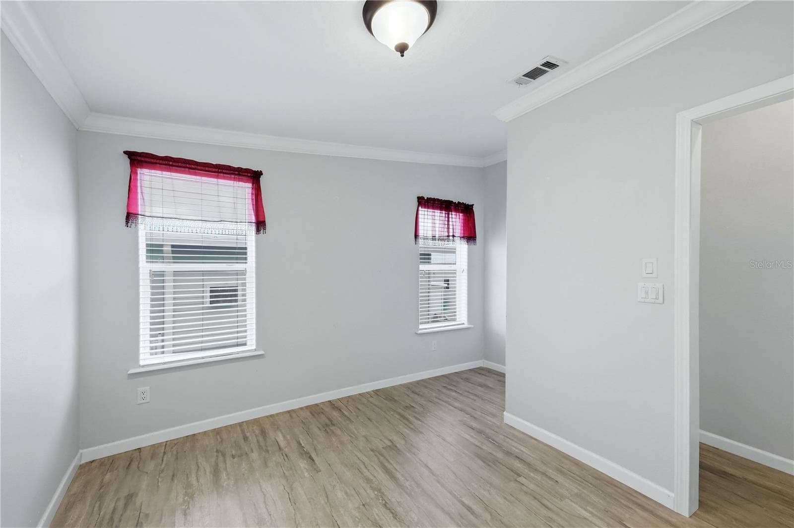 3rd Bedroom / Den - 34 BAYVIEW DR, BRADENTON