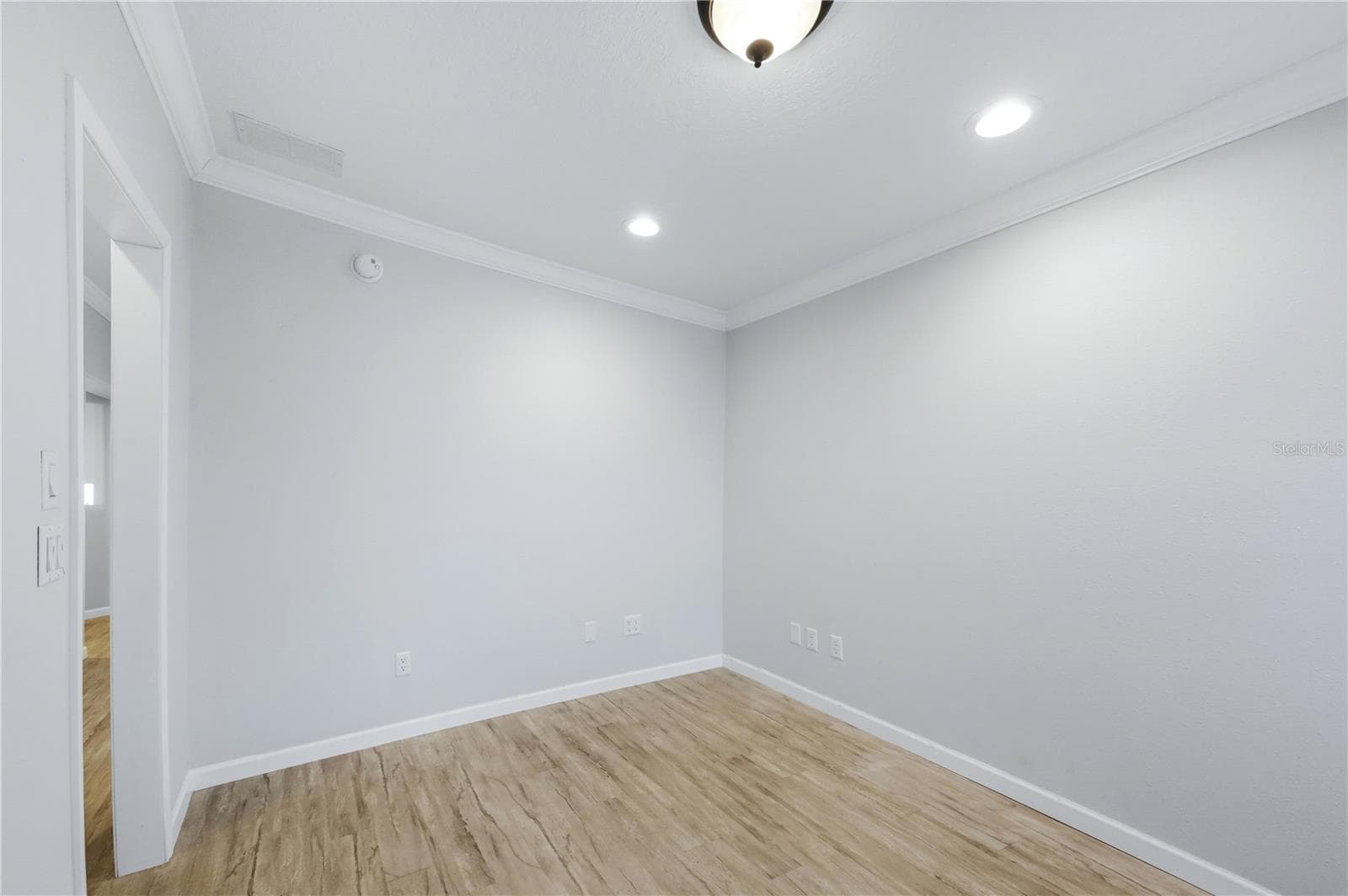 3rd Bedroom / Den - 34 BAYVIEW DR, BRADENTON
