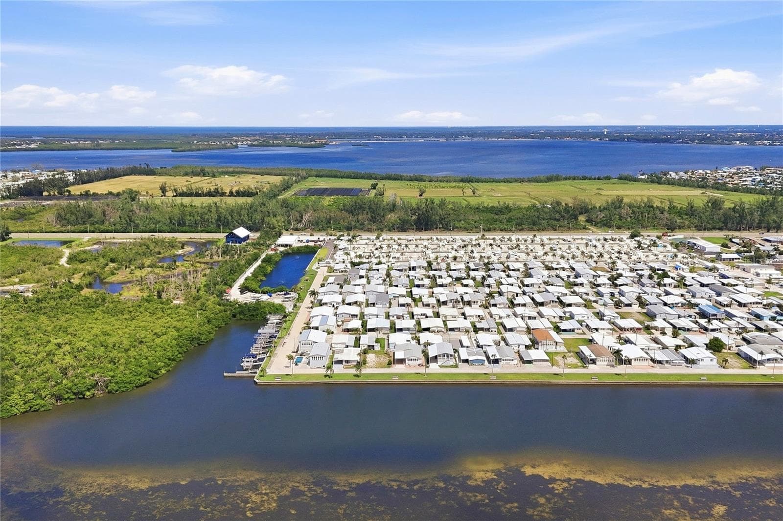 Manufactured Home at 34 BAYVIEW DR, BRADENTON, photo 51 of 68