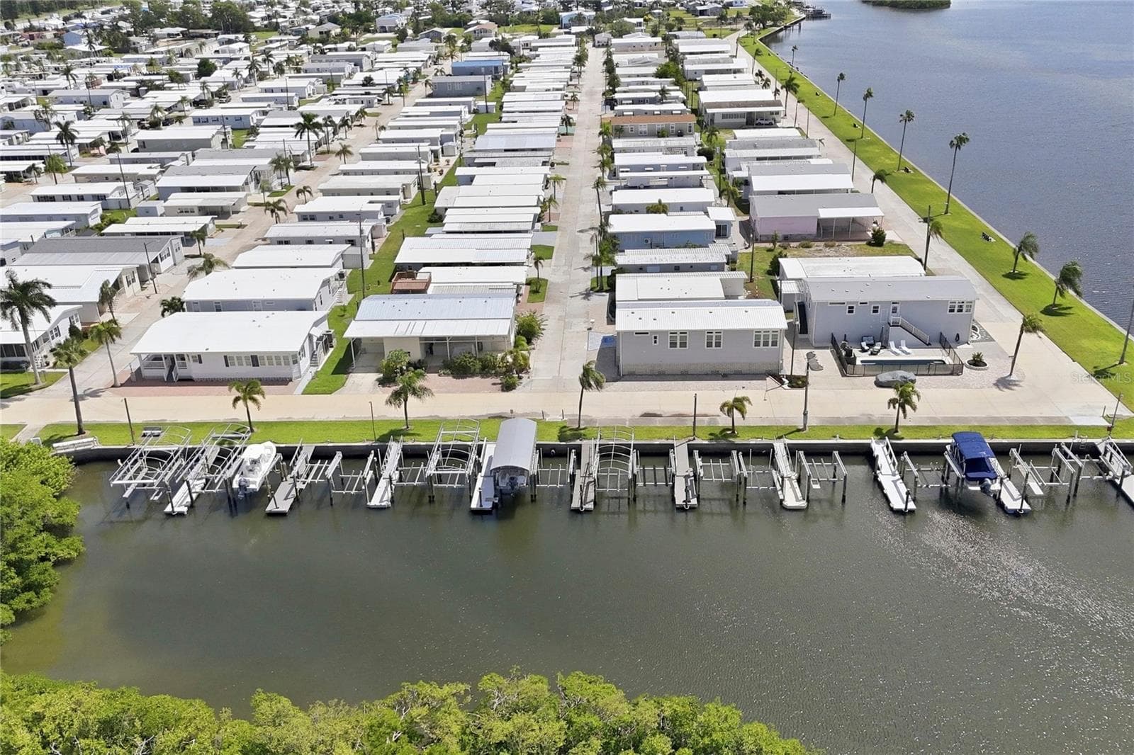 Manufactured Home at 34 BAYVIEW DR, BRADENTON, photo 52 of 68