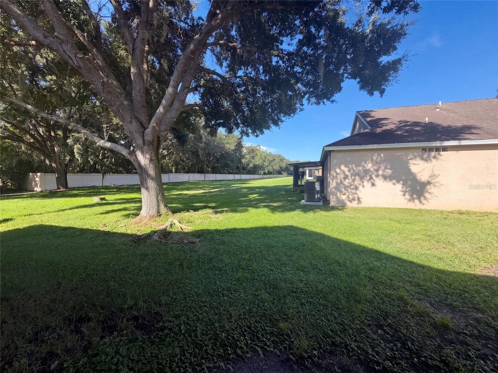 Single Family Residence at 16005 STAGS LEAP DR, LUTZ, photo 2 of 26