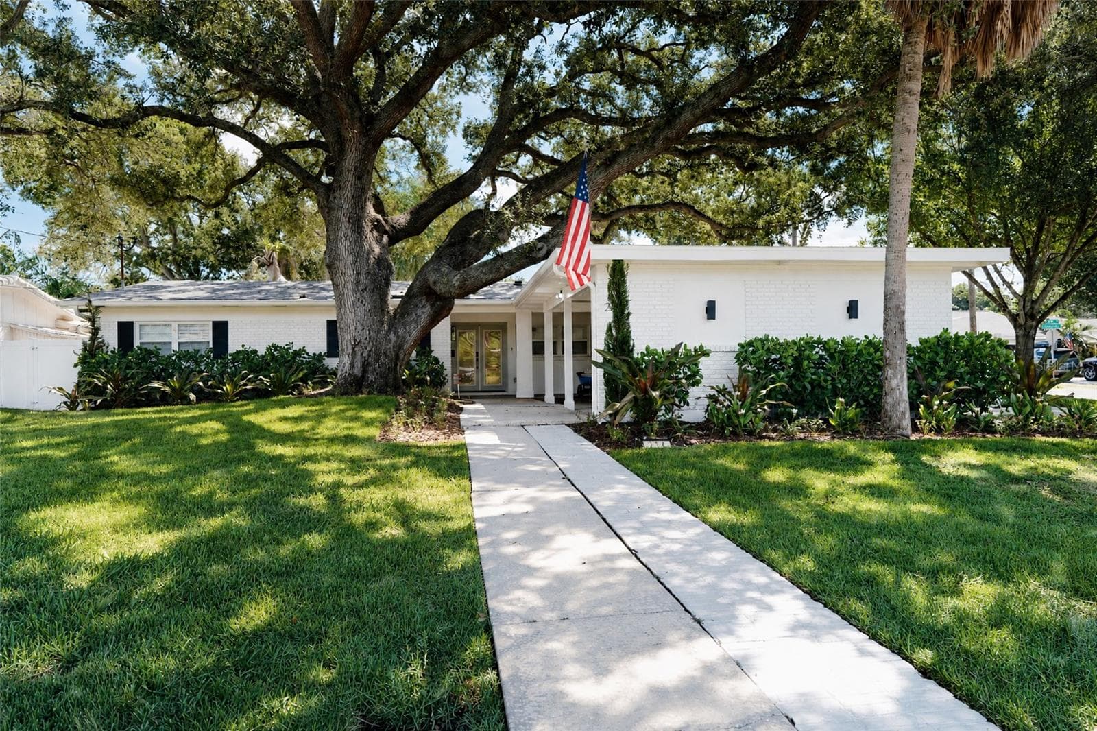Single Family Residence at 214 S TREASURE DR, TAMPA, photo 2 of 79