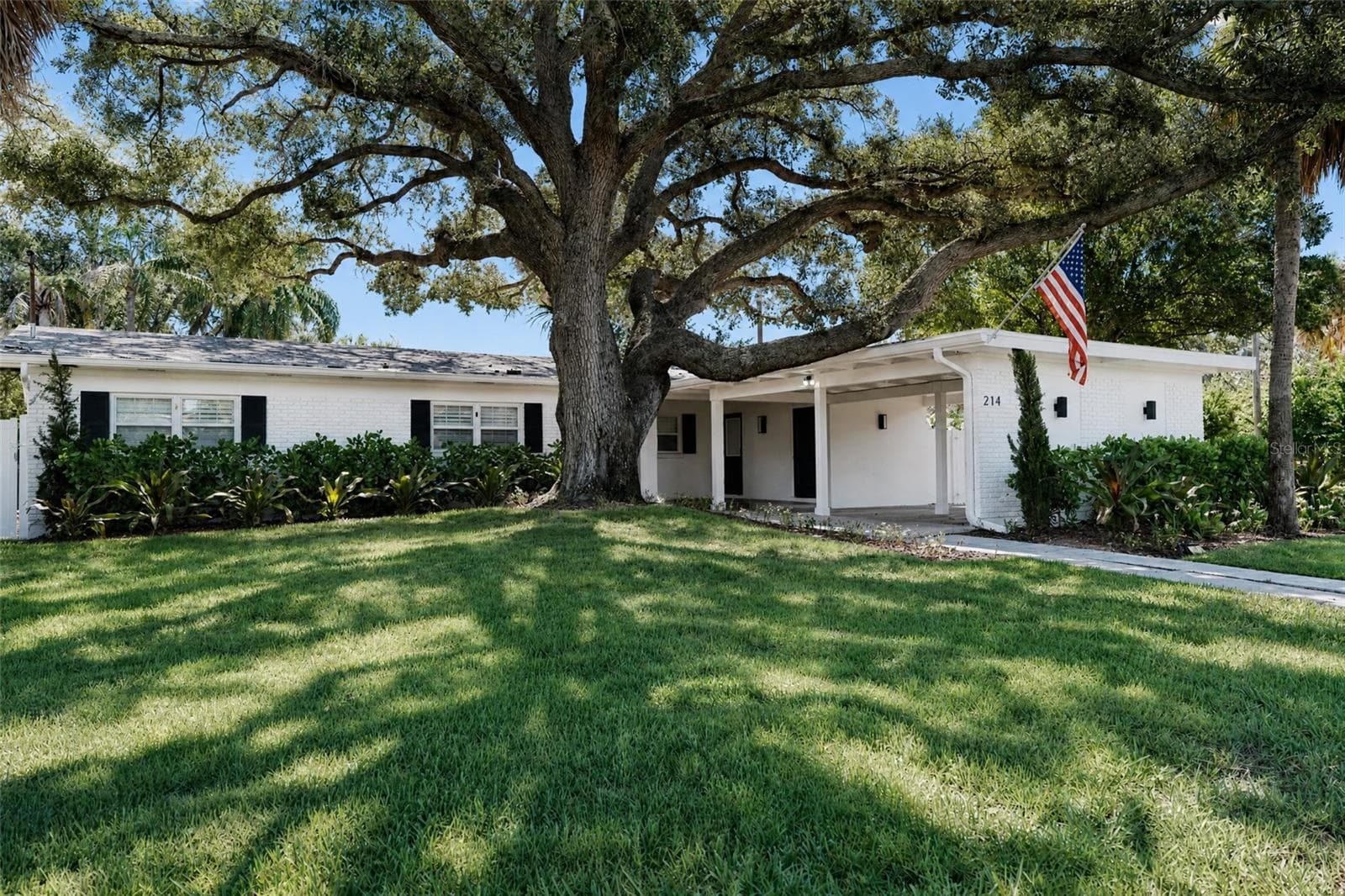 Single Family Residence at 214 S TREASURE DR, TAMPA, photo 3 of 79