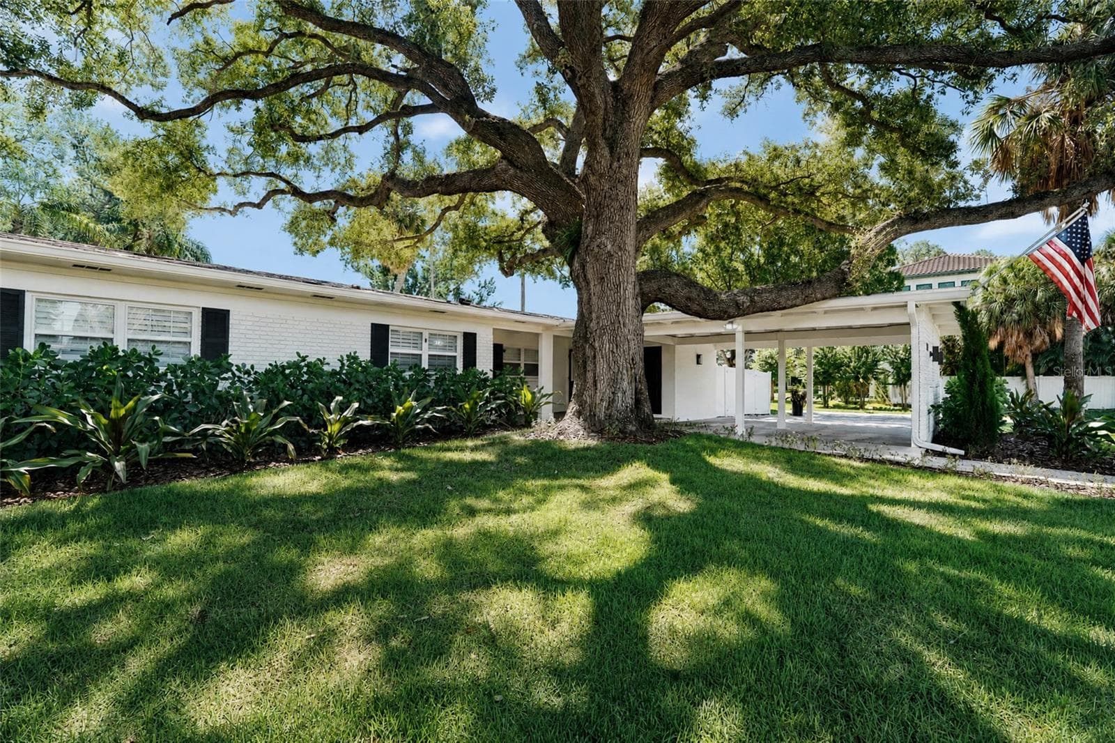 Single Family Residence at 214 S TREASURE DR, TAMPA, photo 4 of 79