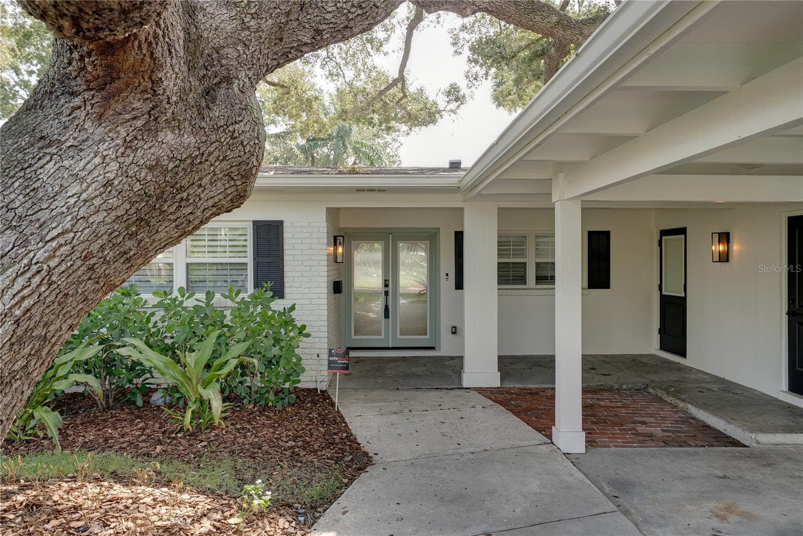 Single Family Residence at 214 S TREASURE DR, TAMPA, photo 5 of 79
