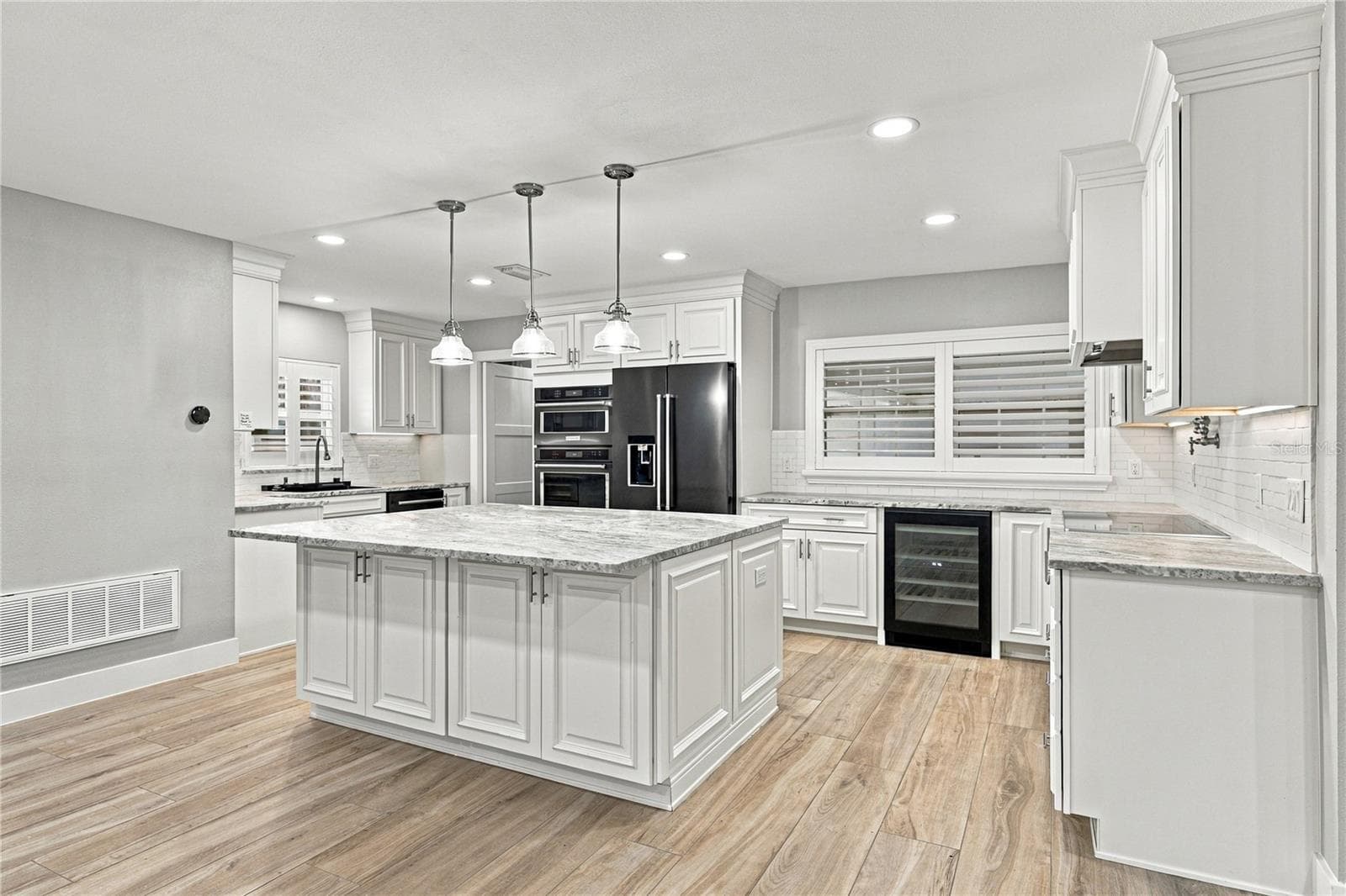 Single Family Residence at 214 S TREASURE DR, TAMPA, photo 14 of 79