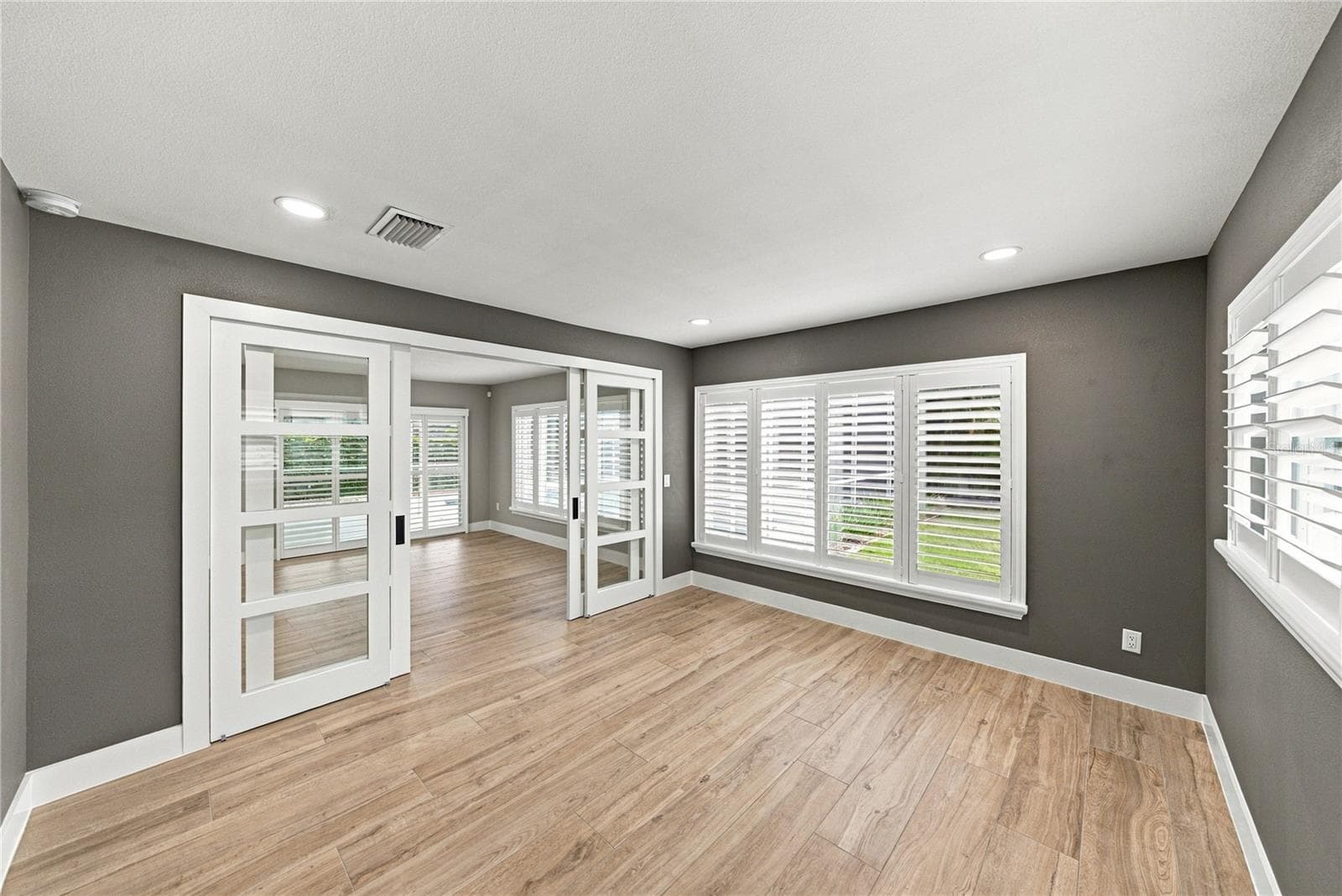 Single Family Residence at 214 S TREASURE DR, TAMPA, photo 28 of 79