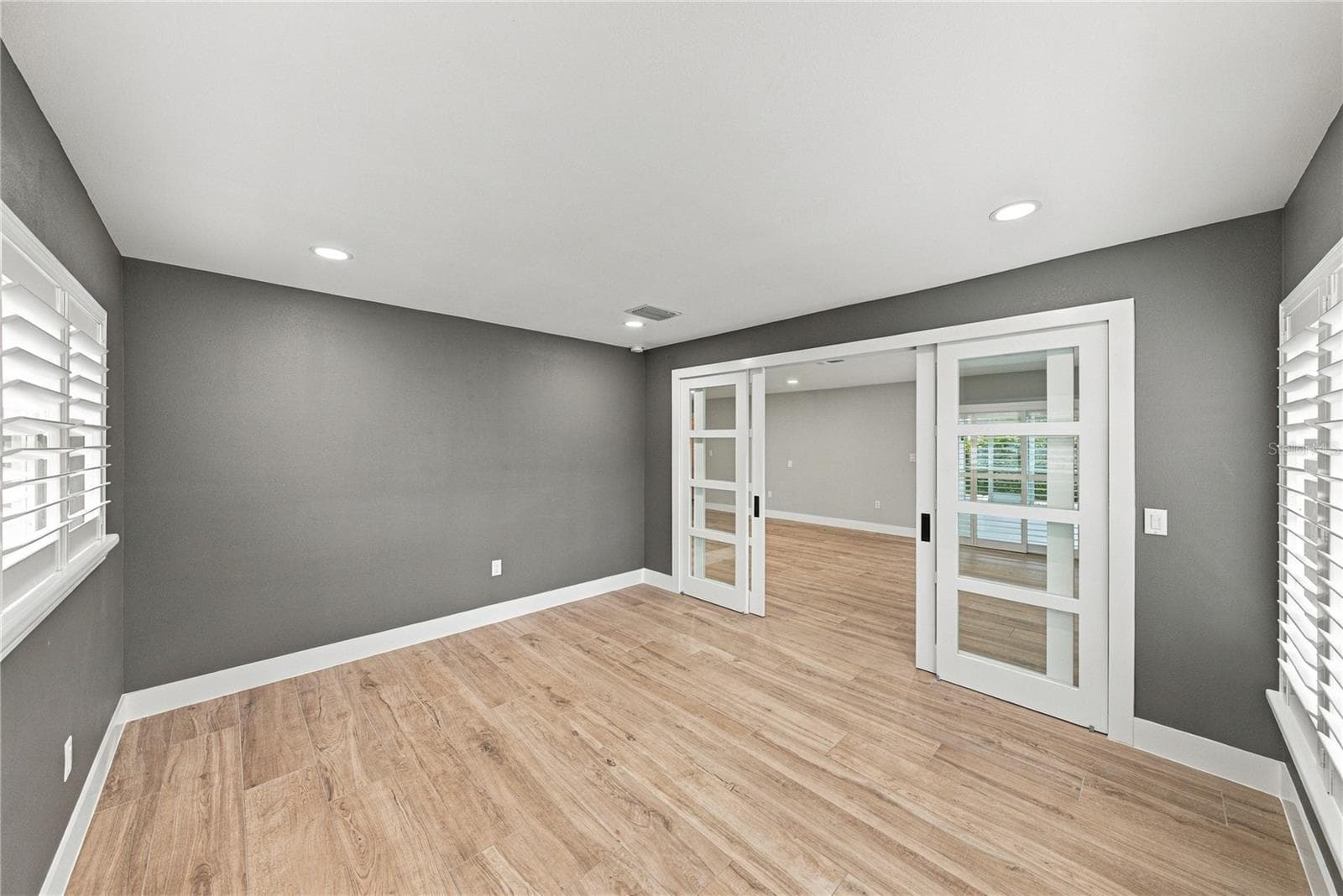 Single Family Residence at 214 S TREASURE DR, TAMPA, photo 29 of 79