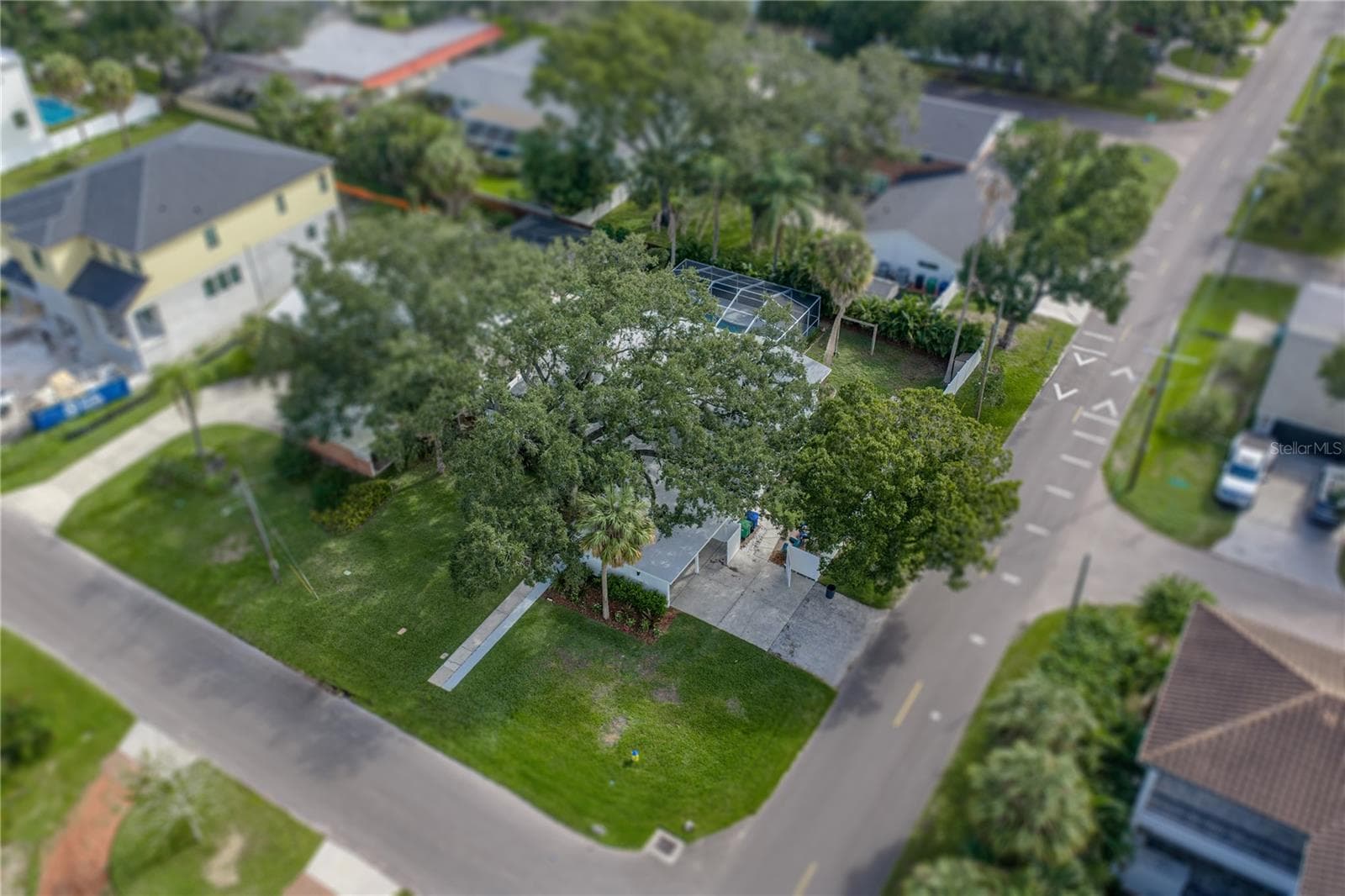 Single Family Residence at 214 S TREASURE DR, TAMPA, photo 69 of 79