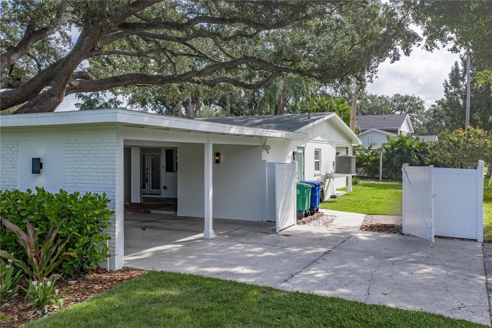 Single Family Residence at 214 S TREASURE DR, TAMPA, photo 75 of 79