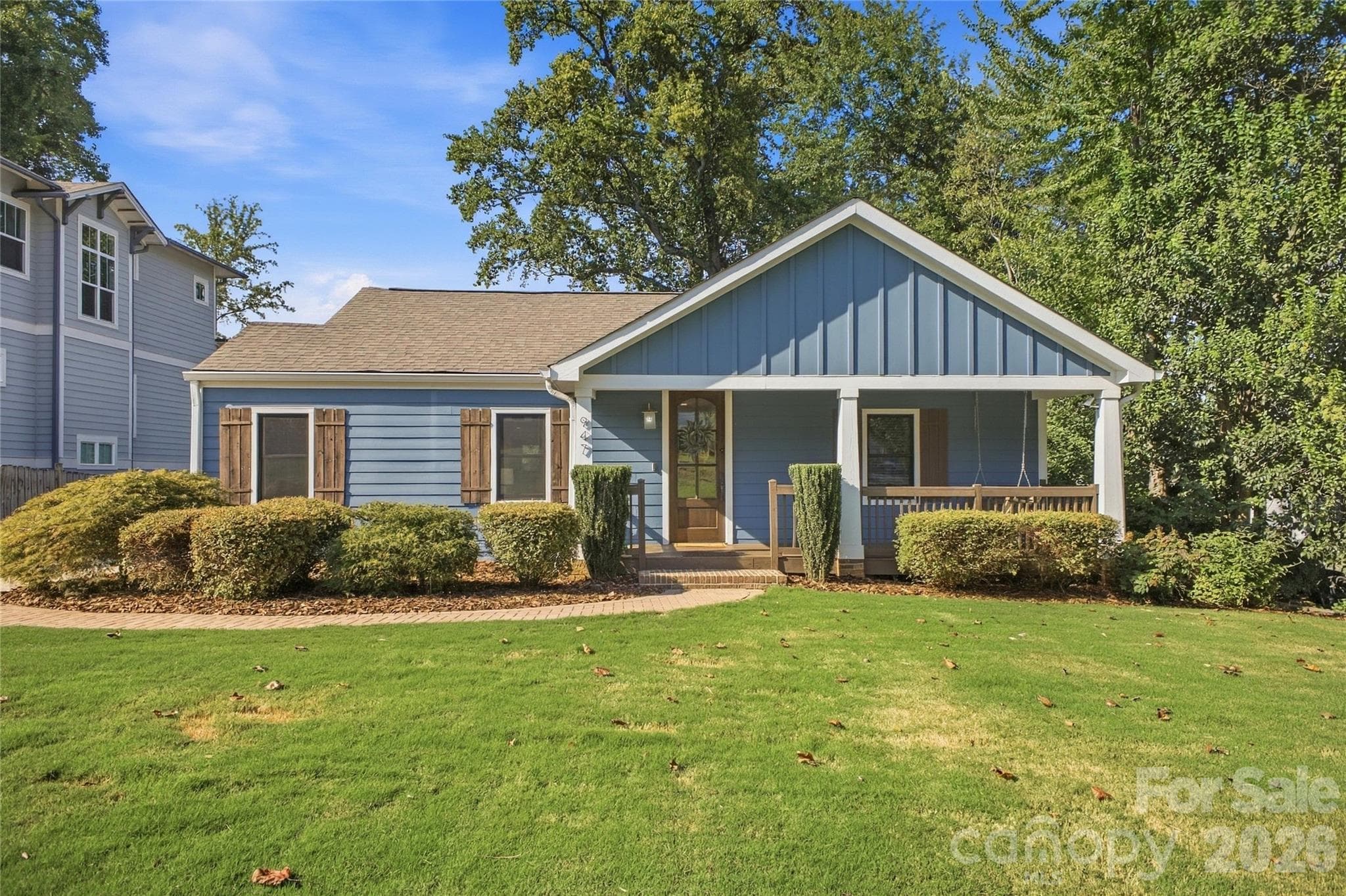 947 Everett Place