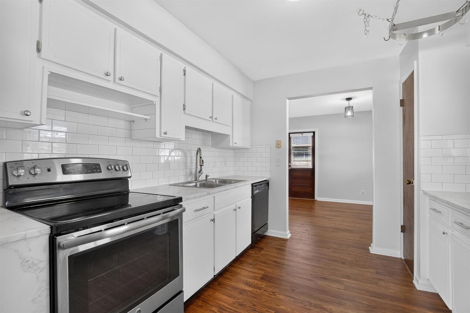 Single Family Residence at 403 ALMA DR, BRANDON, photo 22 of 99