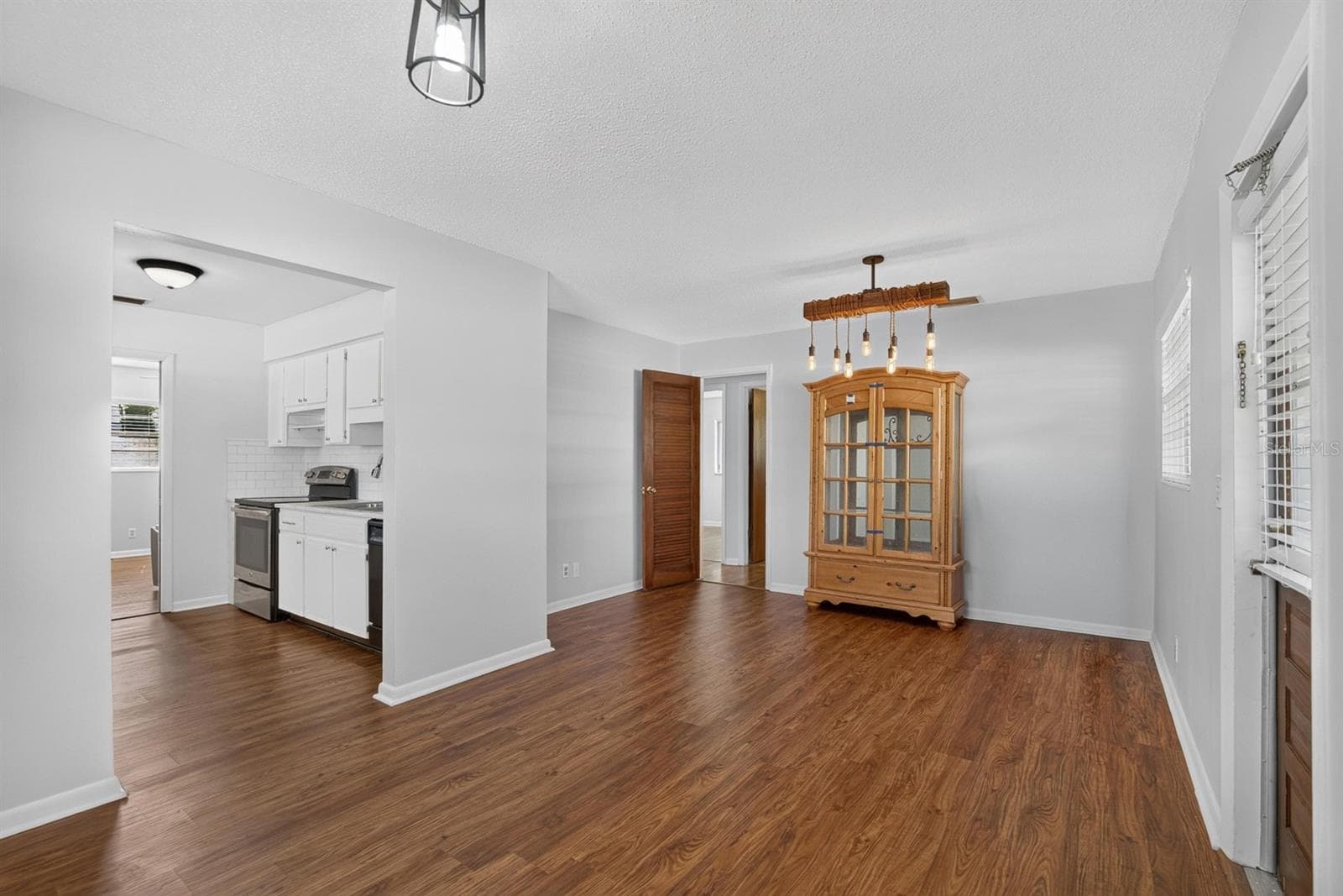 Single Family Residence at 403 ALMA DR, BRANDON, photo 28 of 99