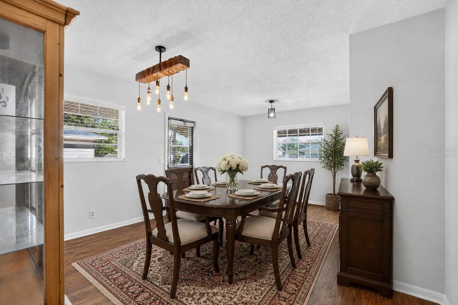 virtually staged - 403 ALMA DR, BRANDON