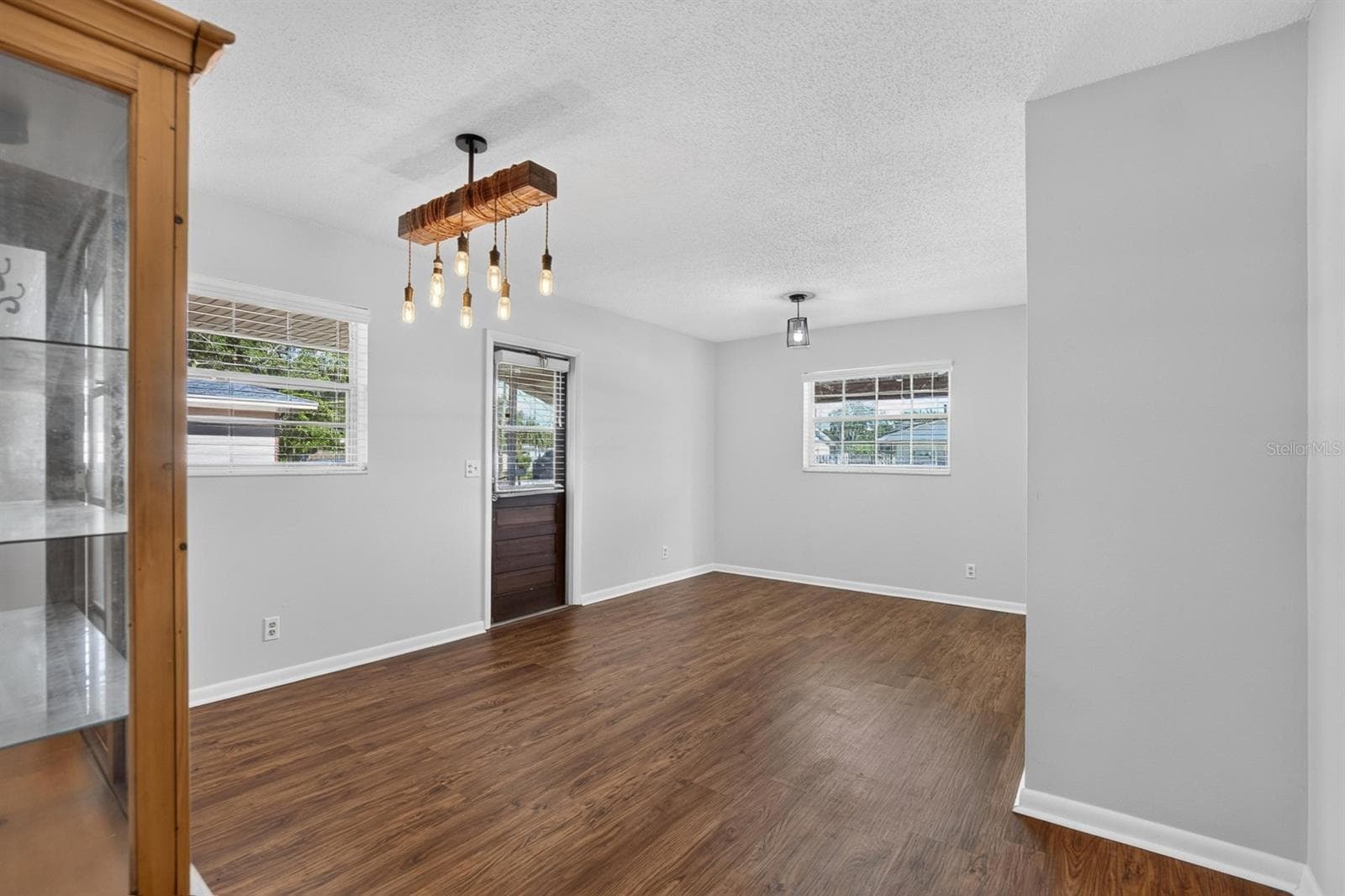 Single Family Residence at 403 ALMA DR, BRANDON, photo 32 of 99