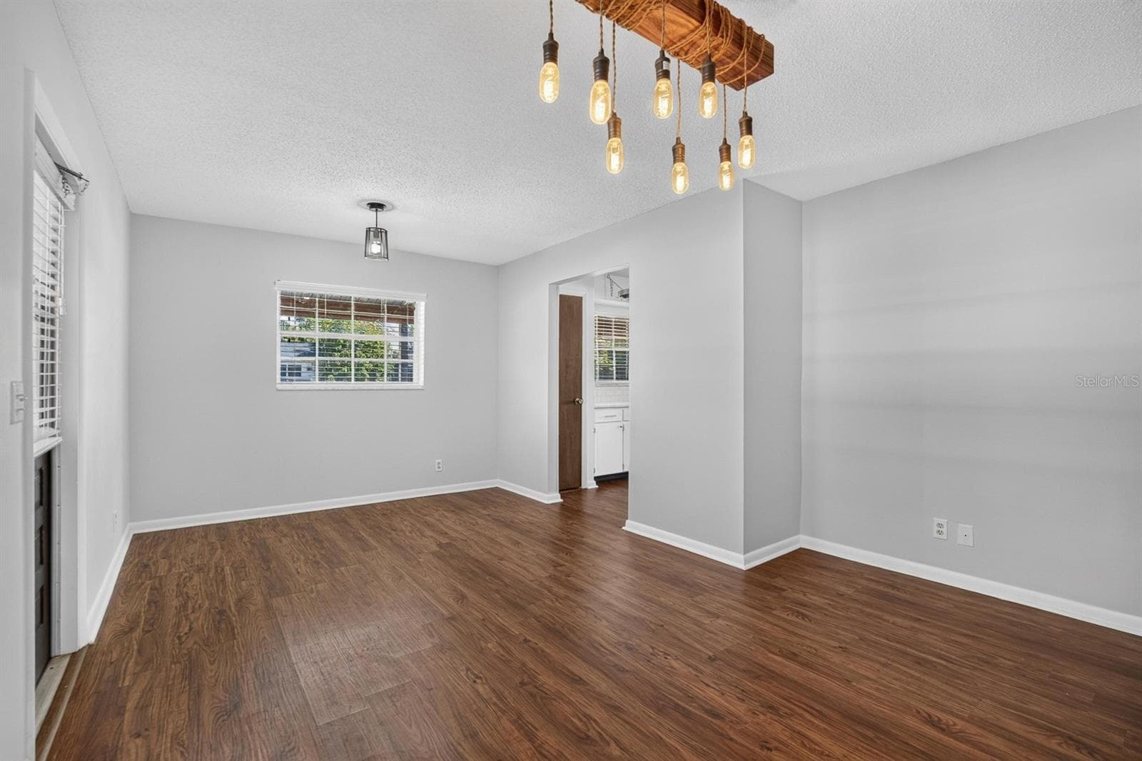 Single Family Residence at 403 ALMA DR, BRANDON, photo 34 of 99