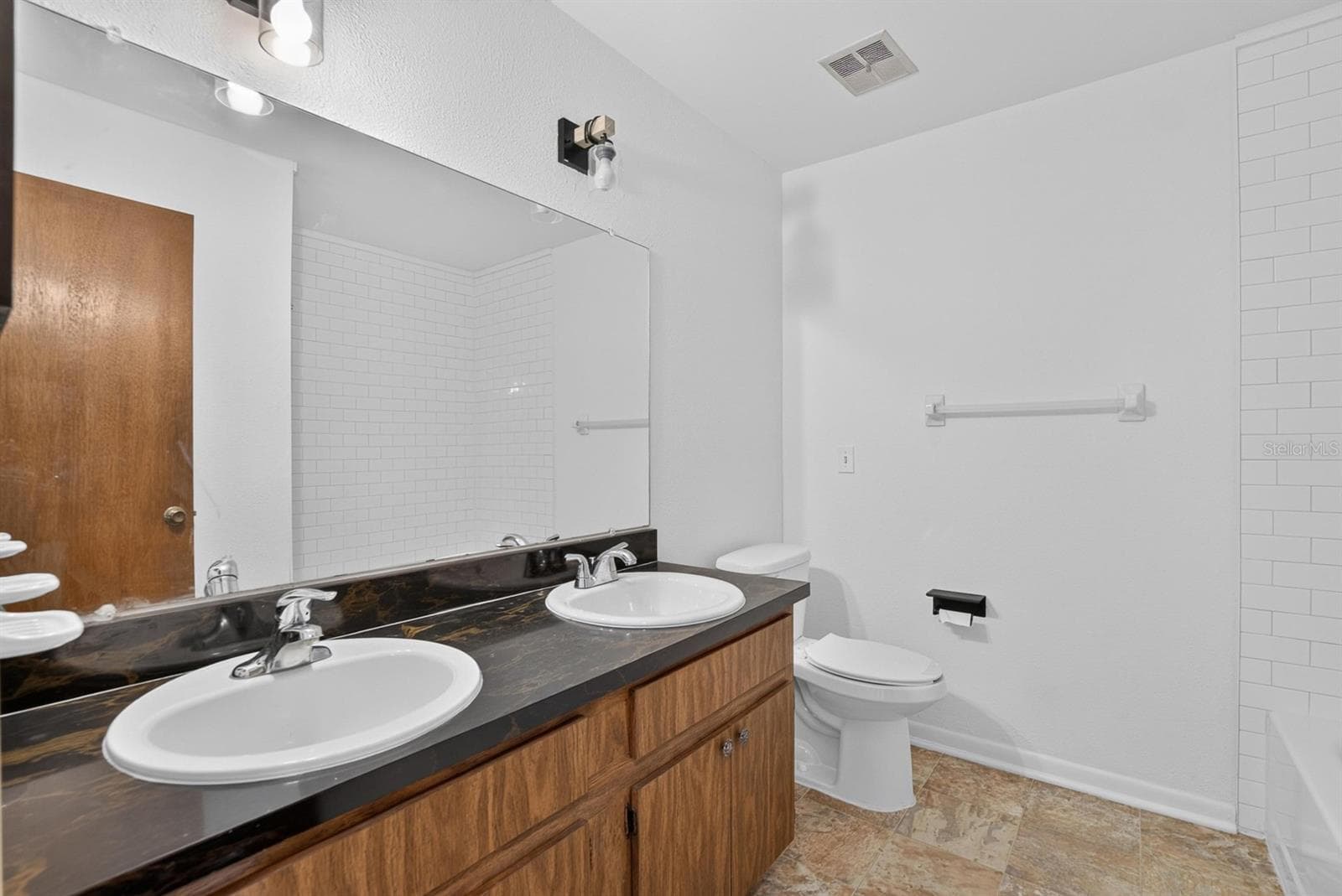 Single Family Residence at 403 ALMA DR, BRANDON, photo 68 of 99