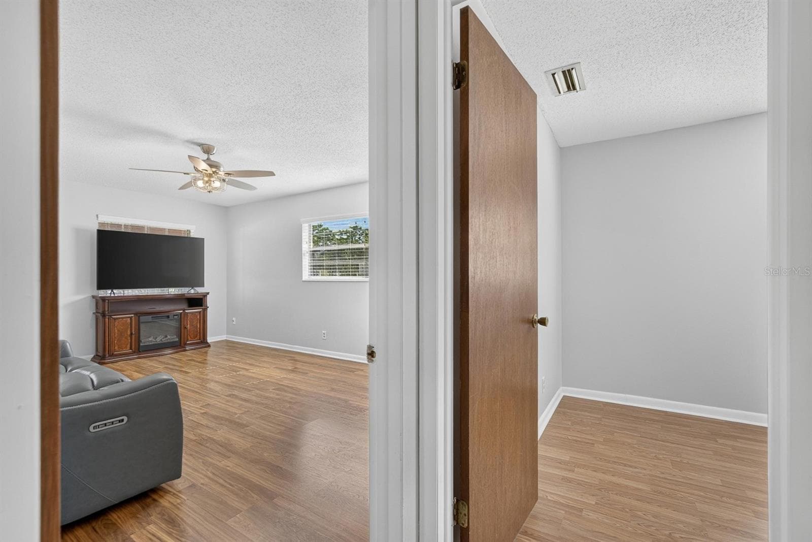 Single Family Residence at 403 ALMA DR, BRANDON, photo 72 of 99