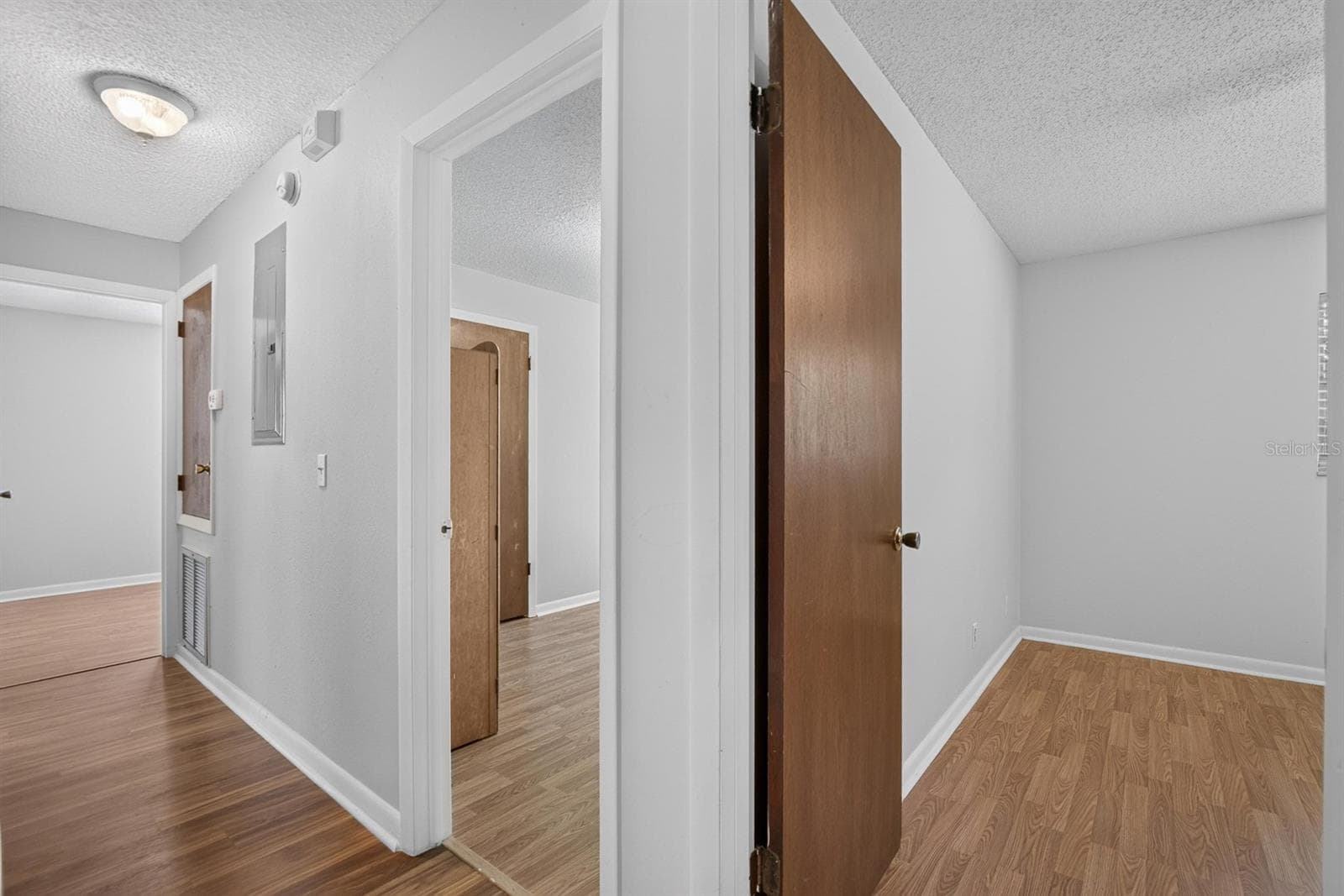 Single Family Residence at 403 ALMA DR, BRANDON, photo 74 of 99