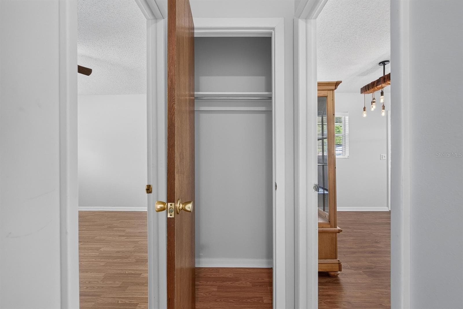 Single Family Residence at 403 ALMA DR, BRANDON, photo 76 of 99