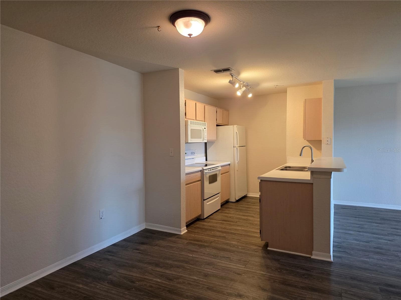 Condominium at 5447 VINELAND RD #1210, ORLANDO, photo 9 of 33