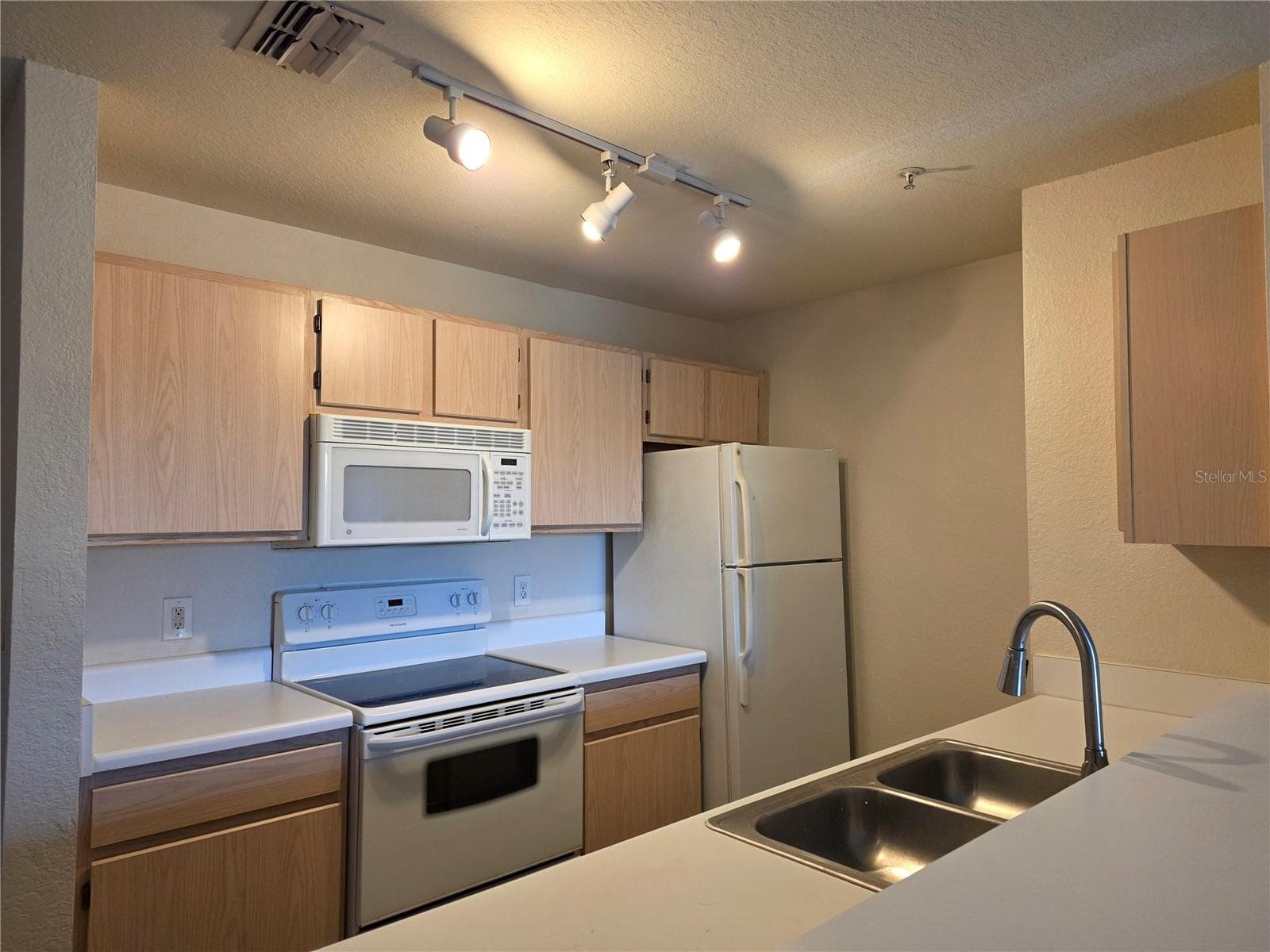 Condominium at 5447 VINELAND RD #1210, ORLANDO, photo 11 of 33