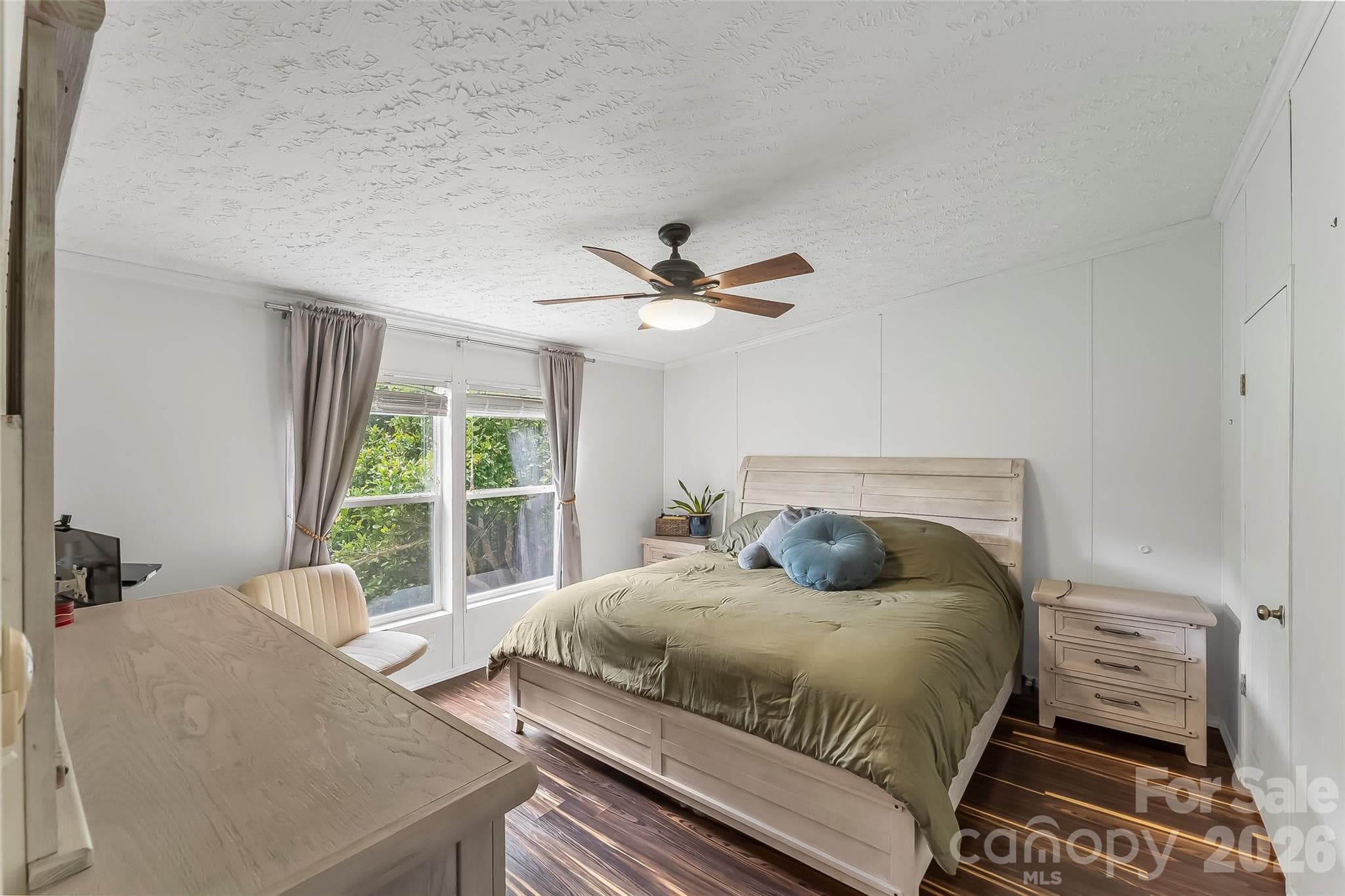 Spacious primary suite - 245 Merry Way, Clyde