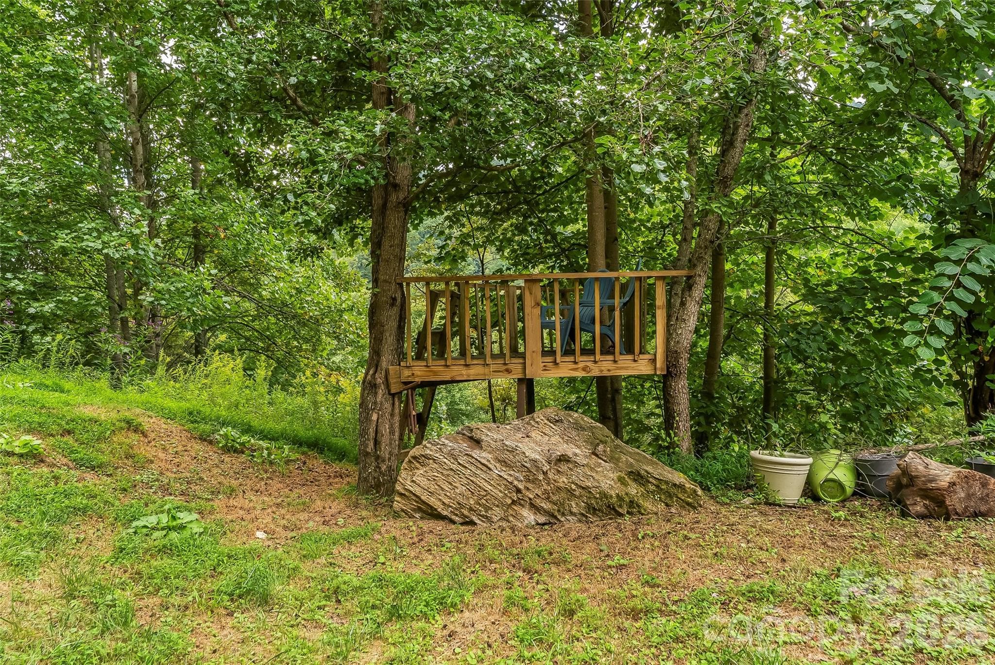 Raised sitting area - 245 Merry Way, Clyde