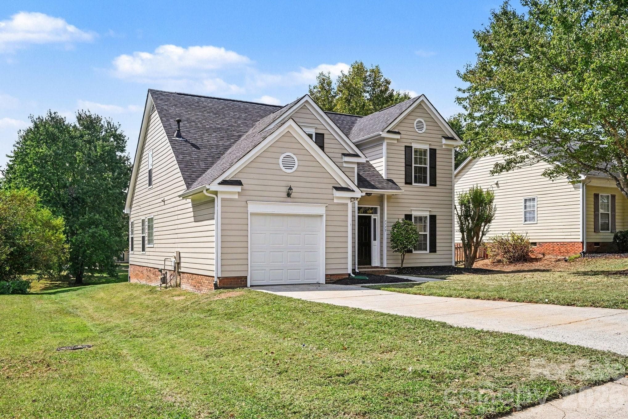 Single Family Residence at 7117 Daerwood Place, Charlotte, photo 3 of 21