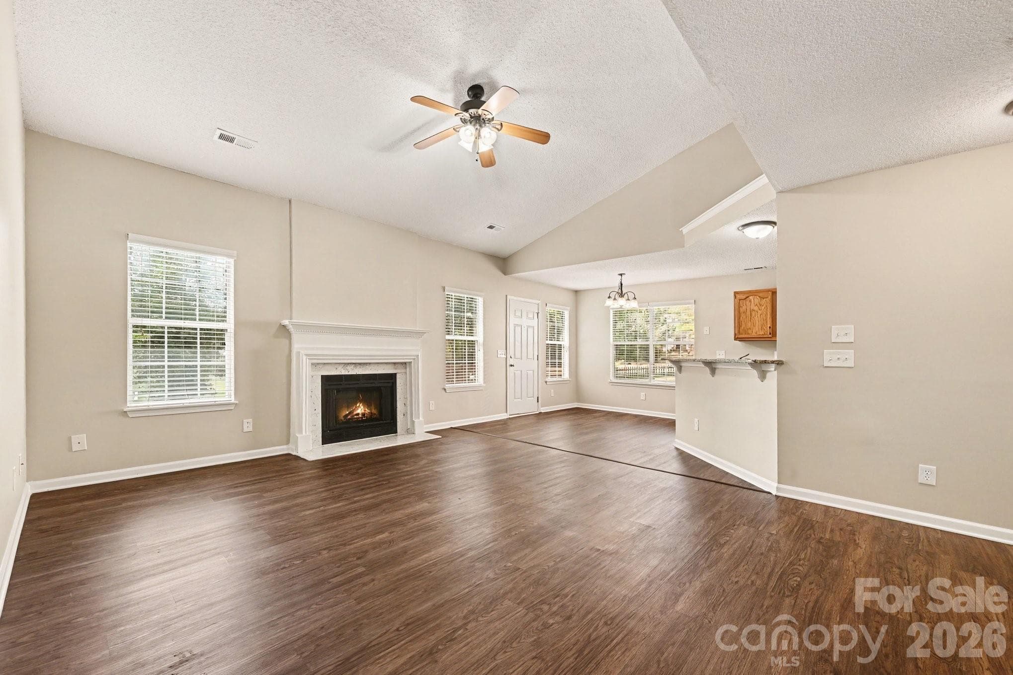 Single Family Residence at 7117 Daerwood Place, Charlotte, photo 4 of 21