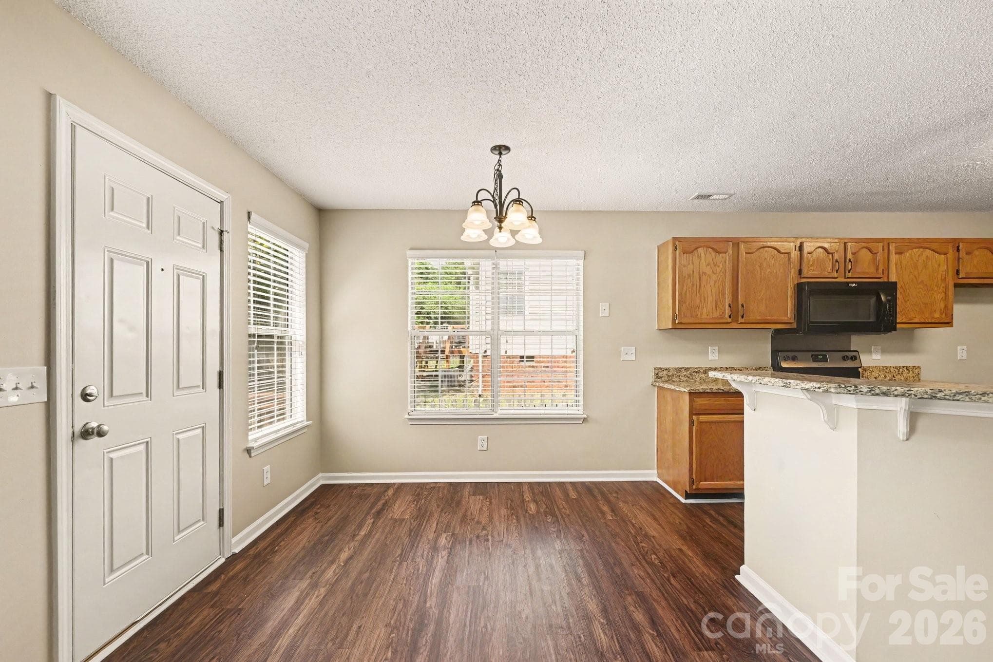 Single Family Residence at 7117 Daerwood Place, Charlotte, photo 5 of 21