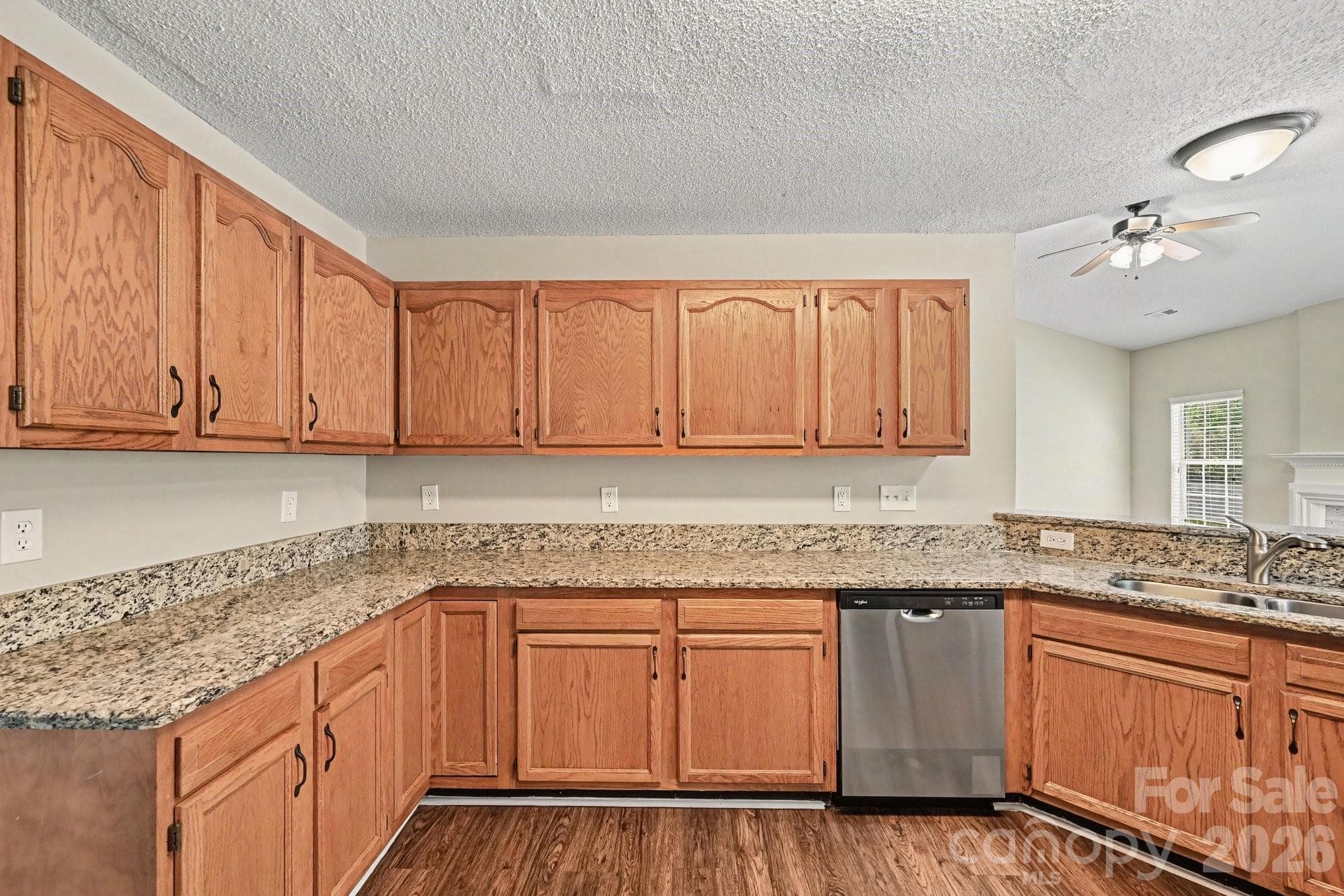 Single Family Residence at 7117 Daerwood Place, Charlotte, photo 6 of 21