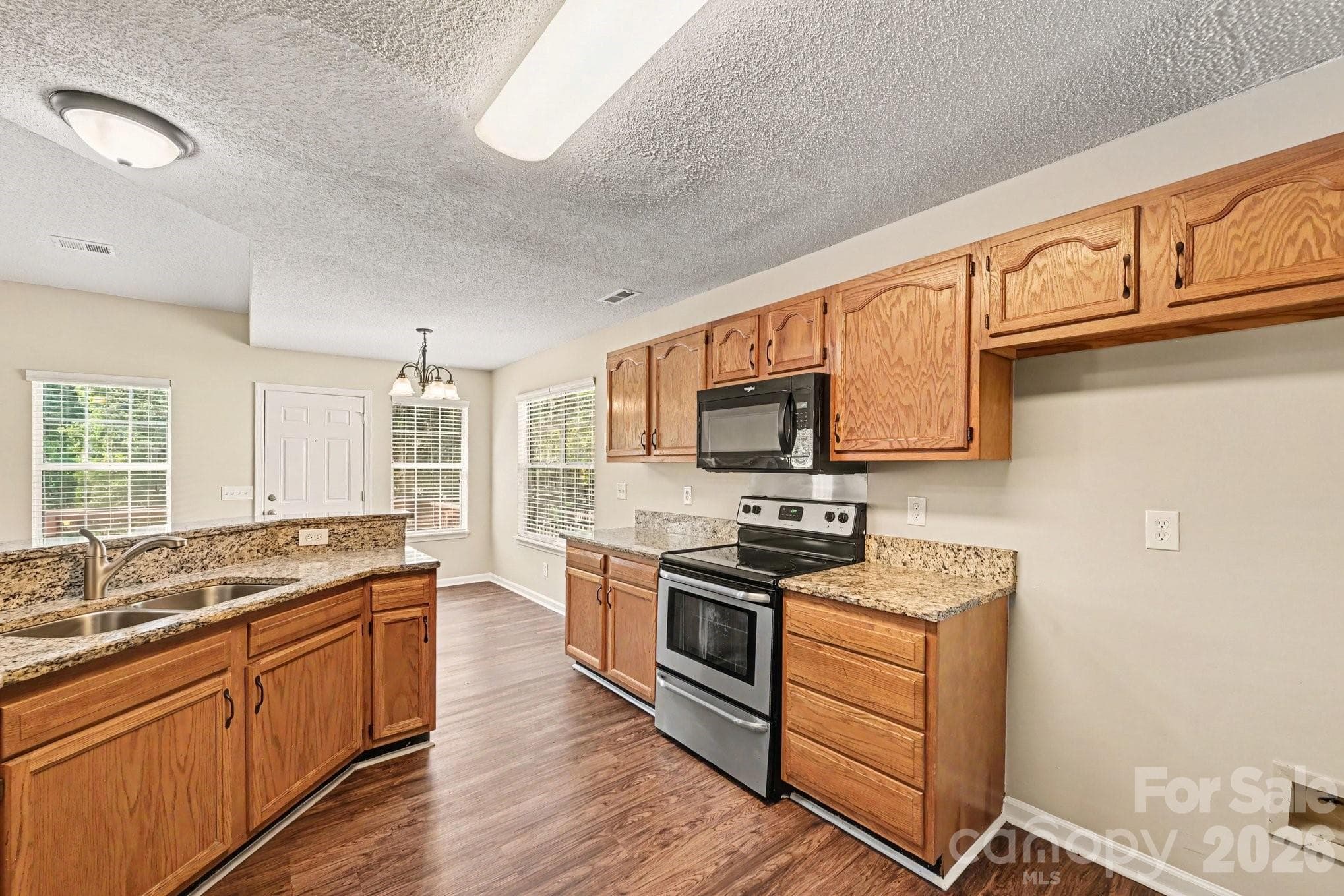 Single Family Residence at 7117 Daerwood Place, Charlotte, photo 9 of 21