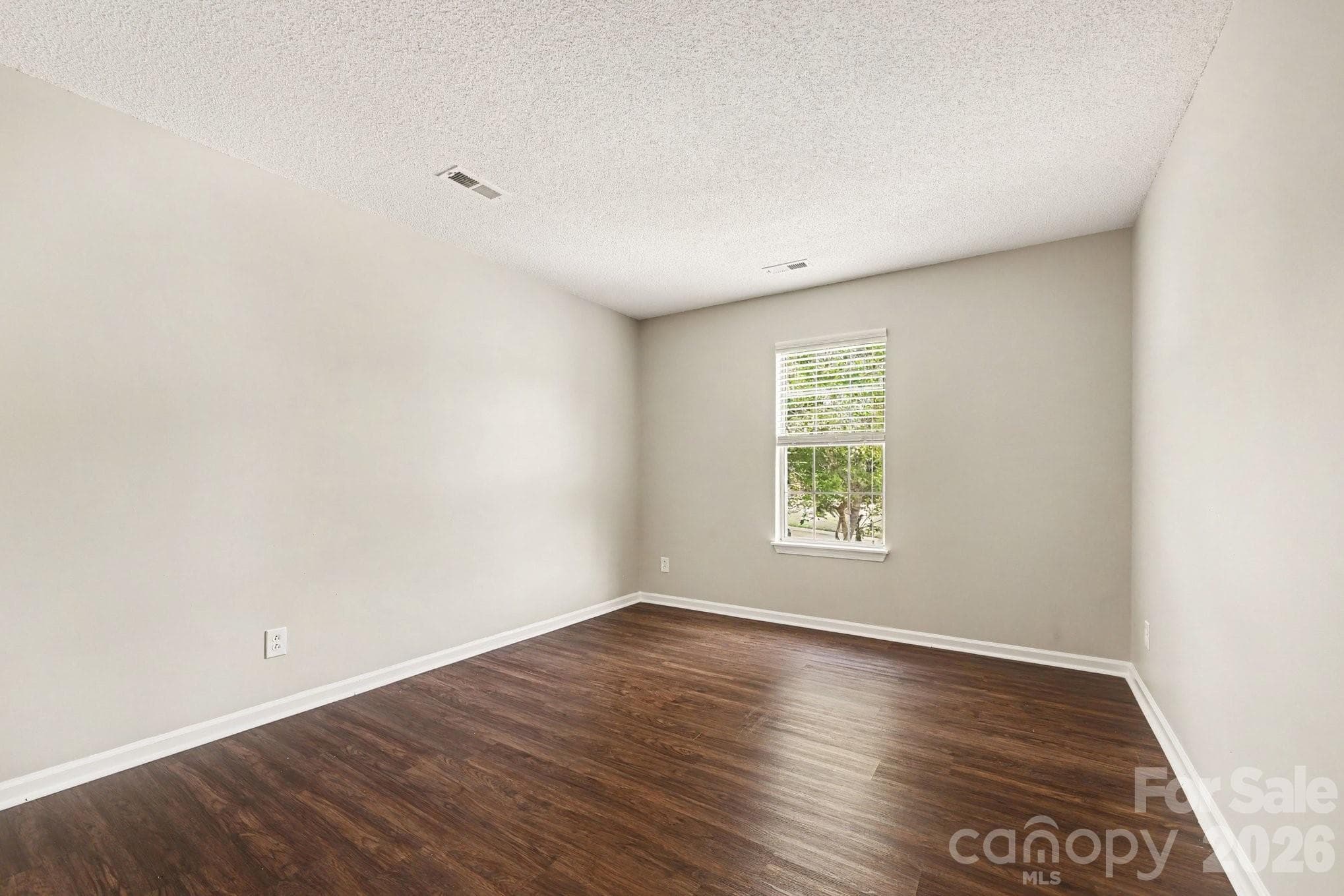 Single Family Residence at 7117 Daerwood Place, Charlotte, photo 13 of 21