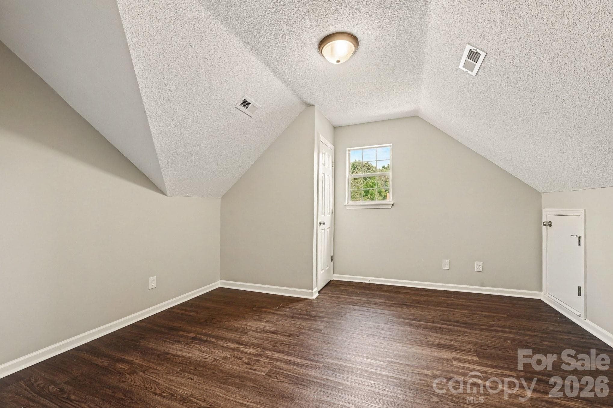 Single Family Residence at 7117 Daerwood Place, Charlotte, photo 15 of 21