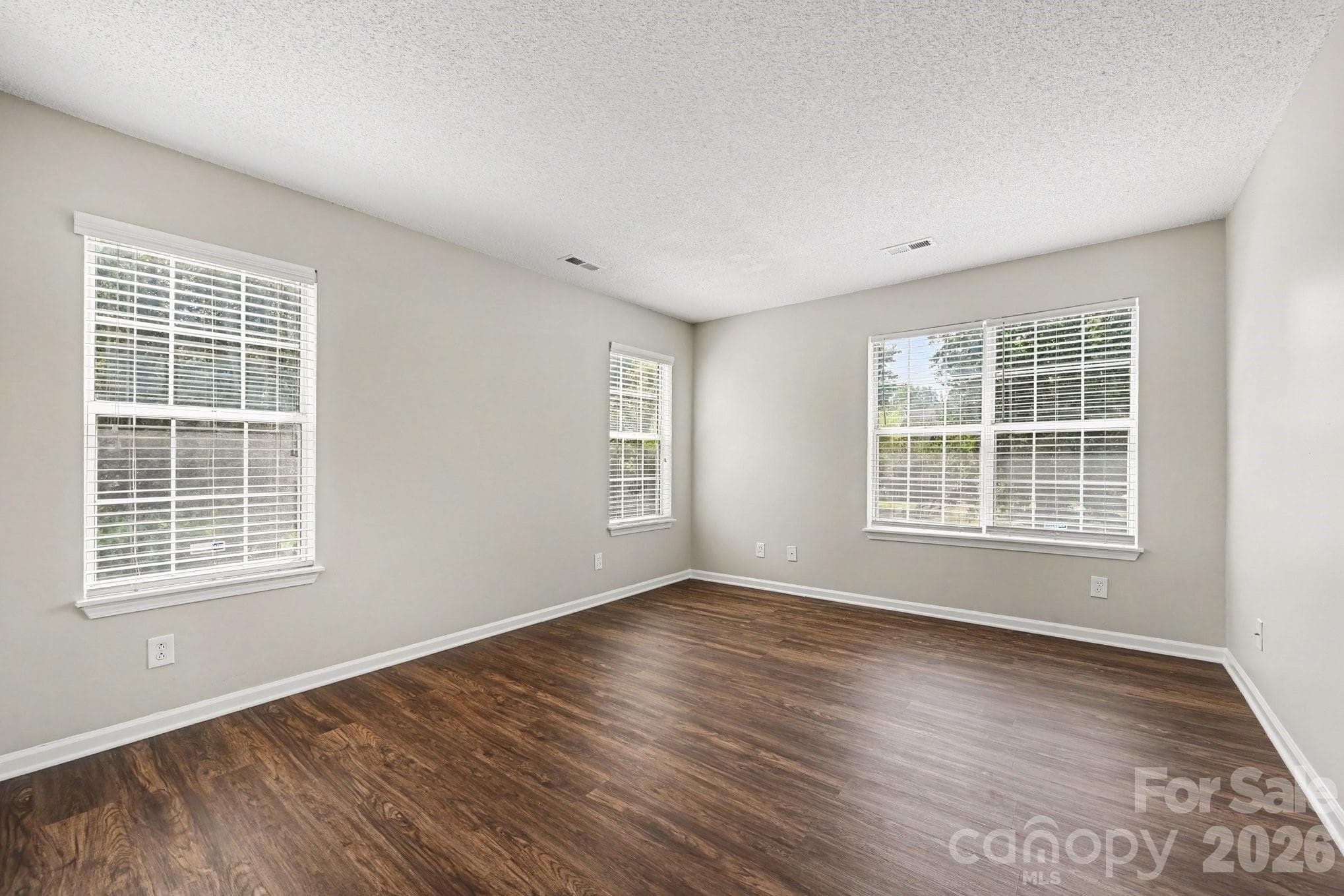 Single Family Residence at 7117 Daerwood Place, Charlotte, photo 16 of 21