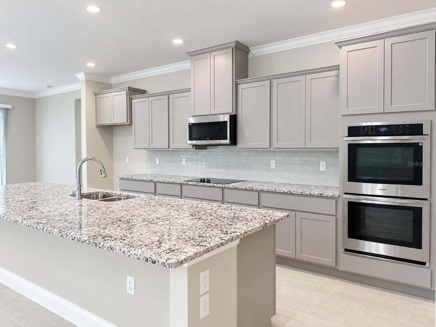 Gourmet Kitchen with Built-in Double Wall Oven! - 930 BUCKEYE DR, LADY LAKE