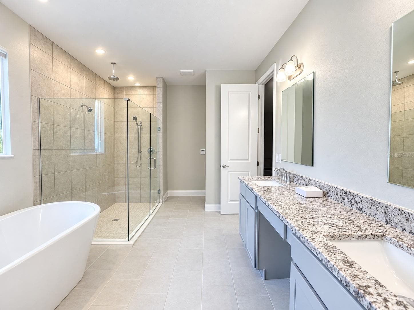 Primary En-Suite - Spa Like Features! - 930 BUCKEYE DR, LADY LAKE